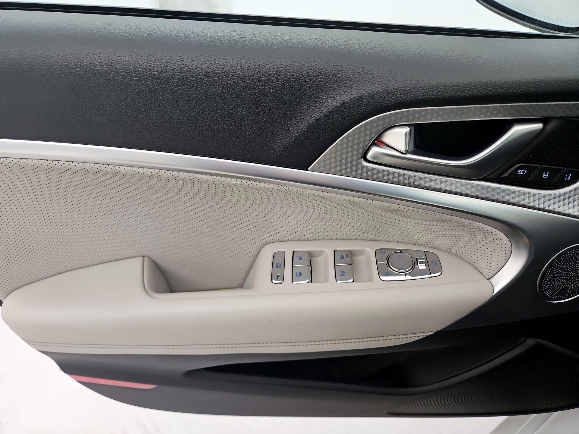 Thumbnail: 2023 Genesis G70 - 12