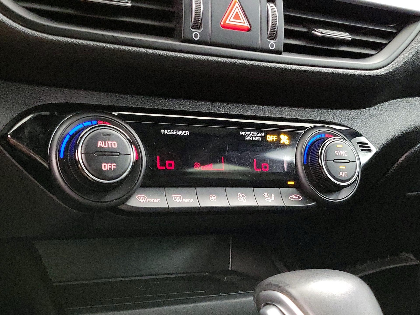 2024 Kia Forte GT-Line - Photo 17