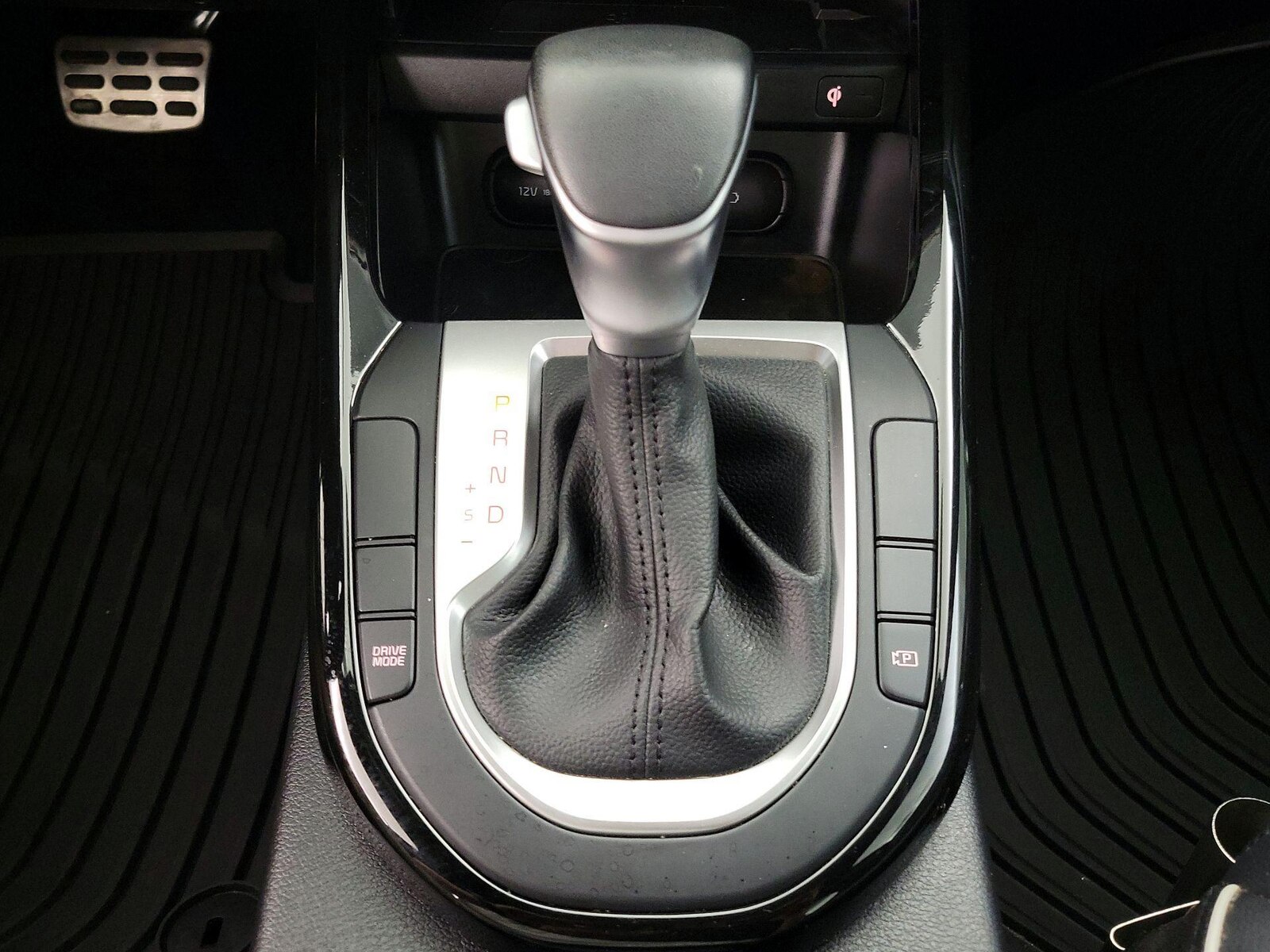 2024 Kia Forte GT-Line - Photo 18