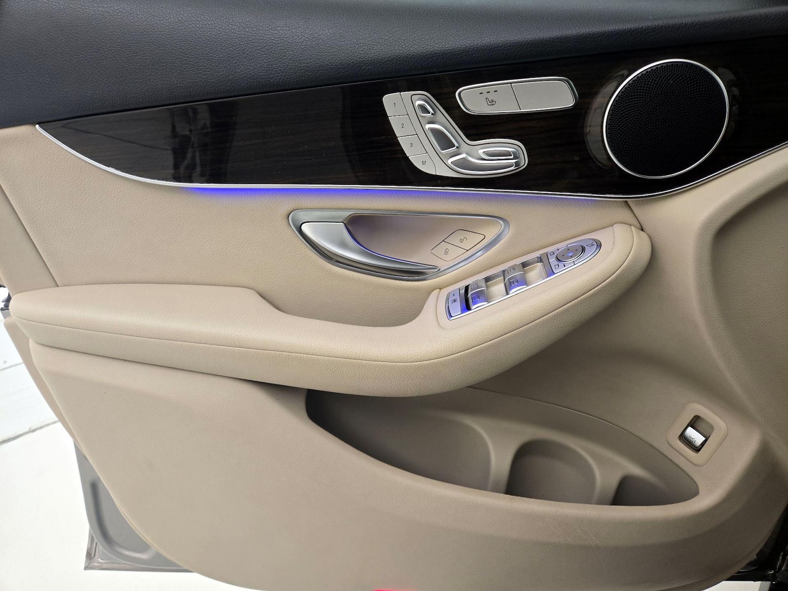 2022 Mercedes-Benz GLC GLC300 - Photo 11