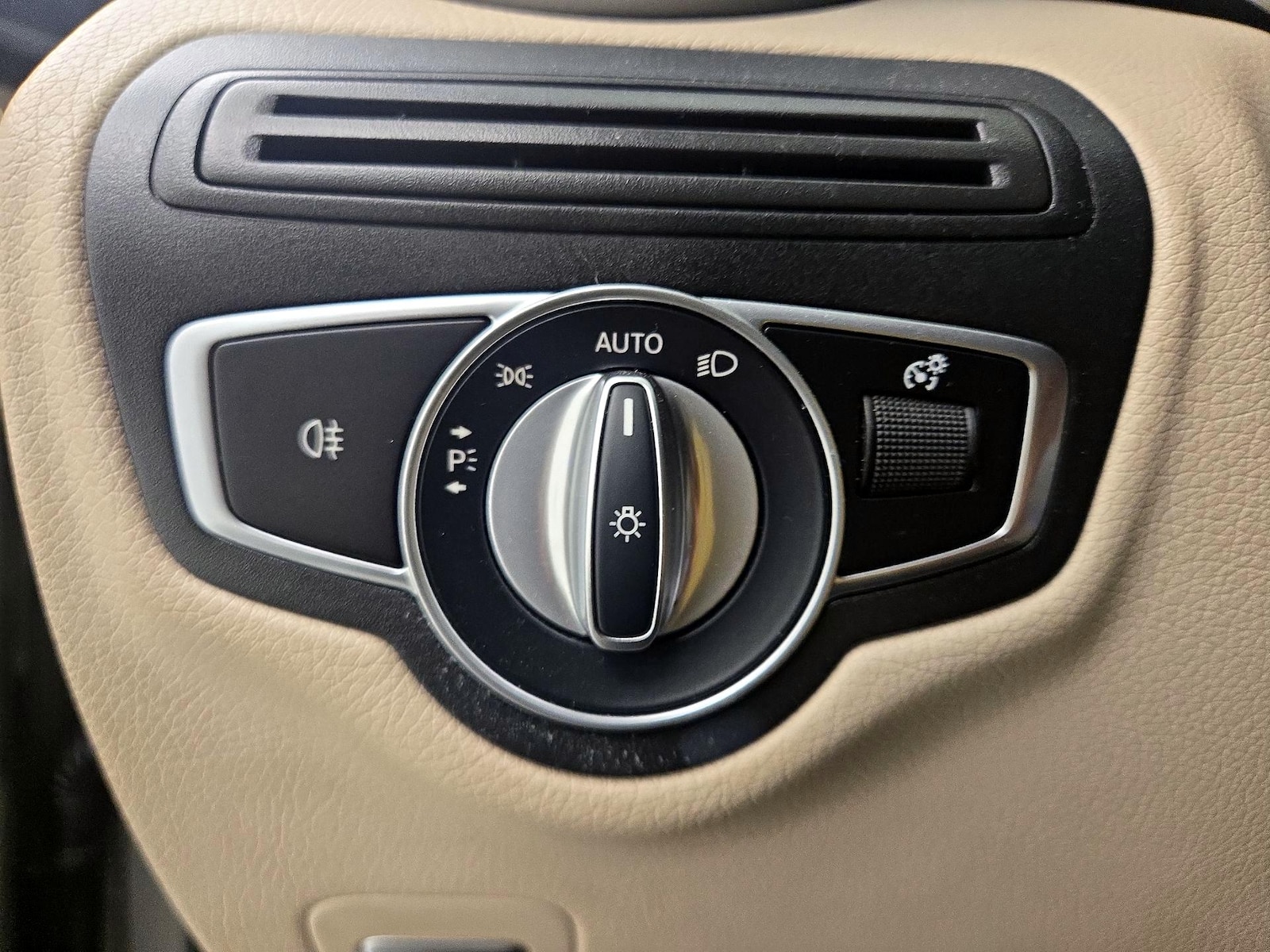 2022 Mercedes-Benz GLC GLC300 - Photo 12