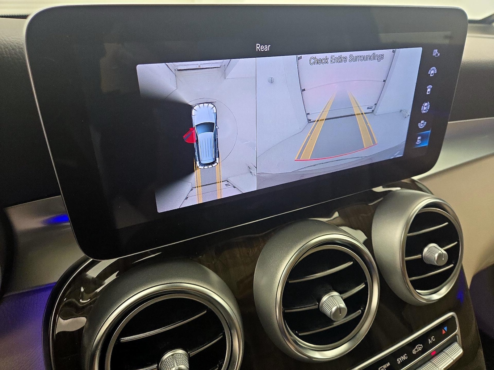 2022 Mercedes-Benz GLC GLC300 - Photo 13