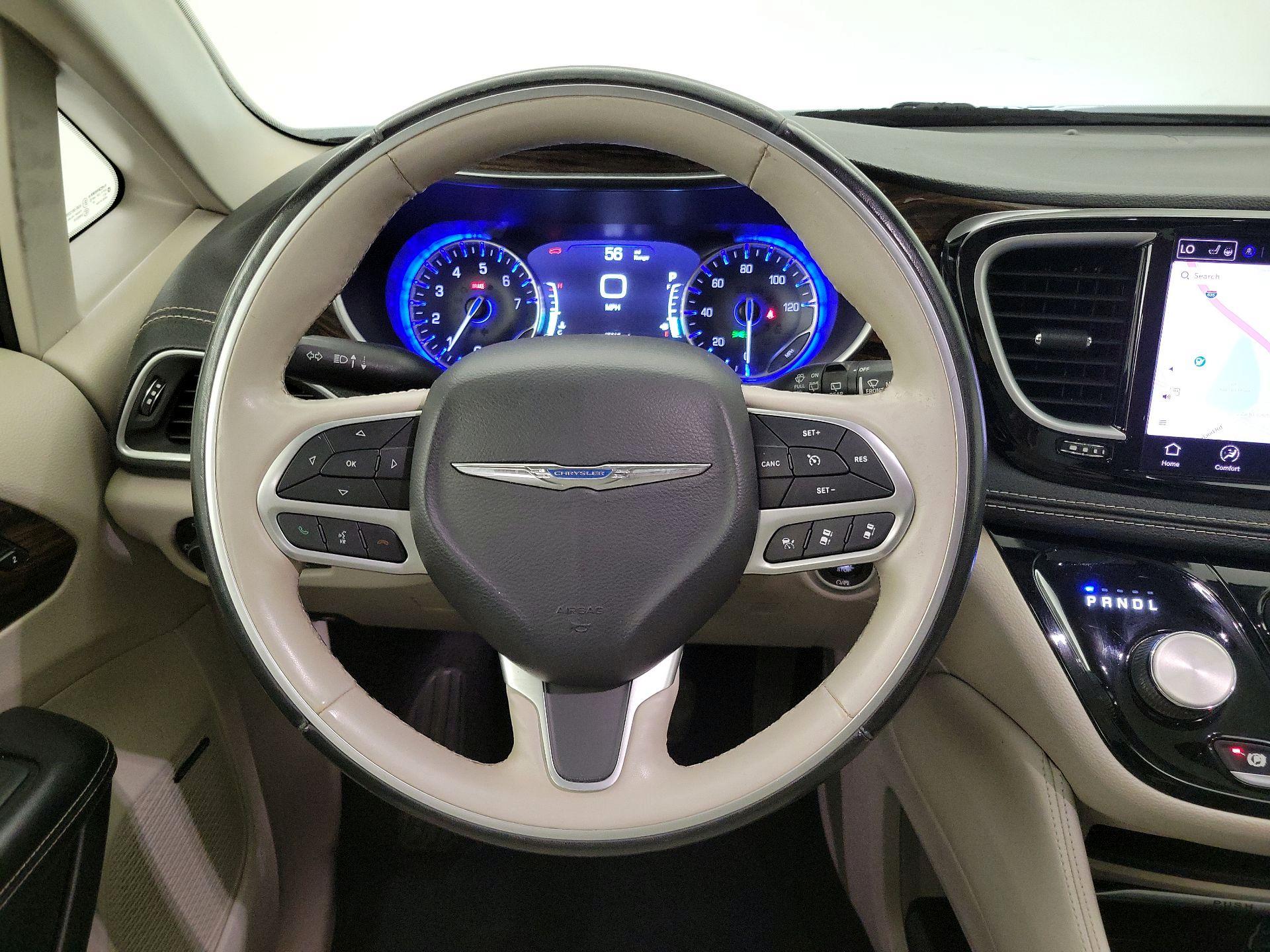 Thumbnail: 2021 Chrysler Pacifica - 10