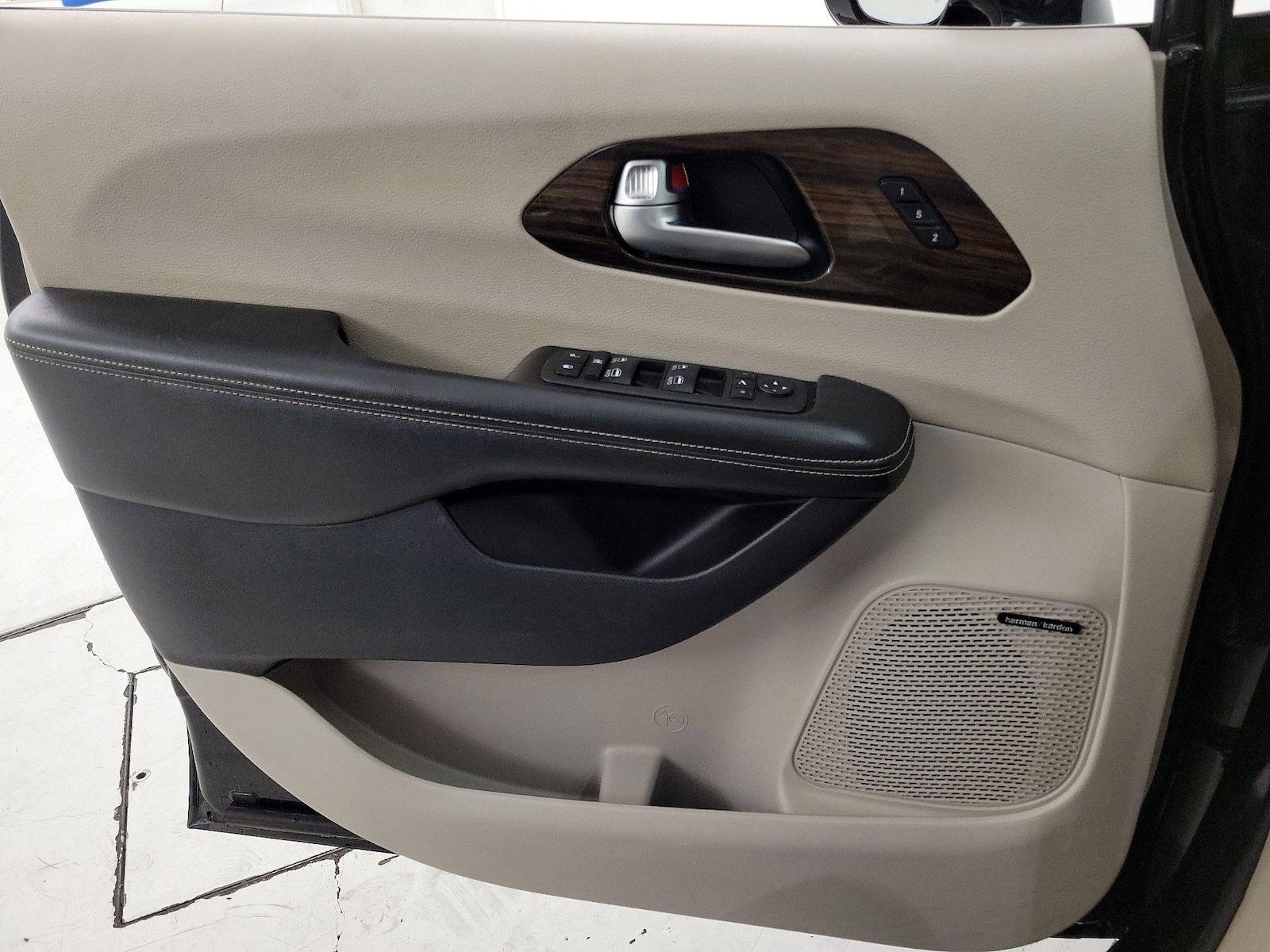 2021 Chrysler Pacifica Limited - Photo 13