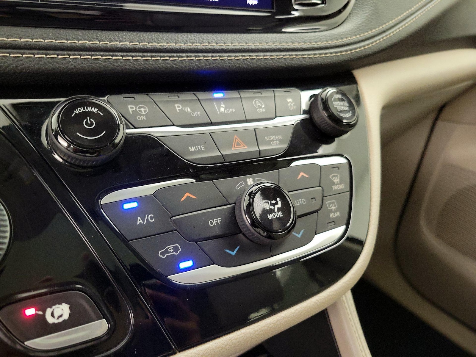 2021 Chrysler Pacifica Limited - Photo 18