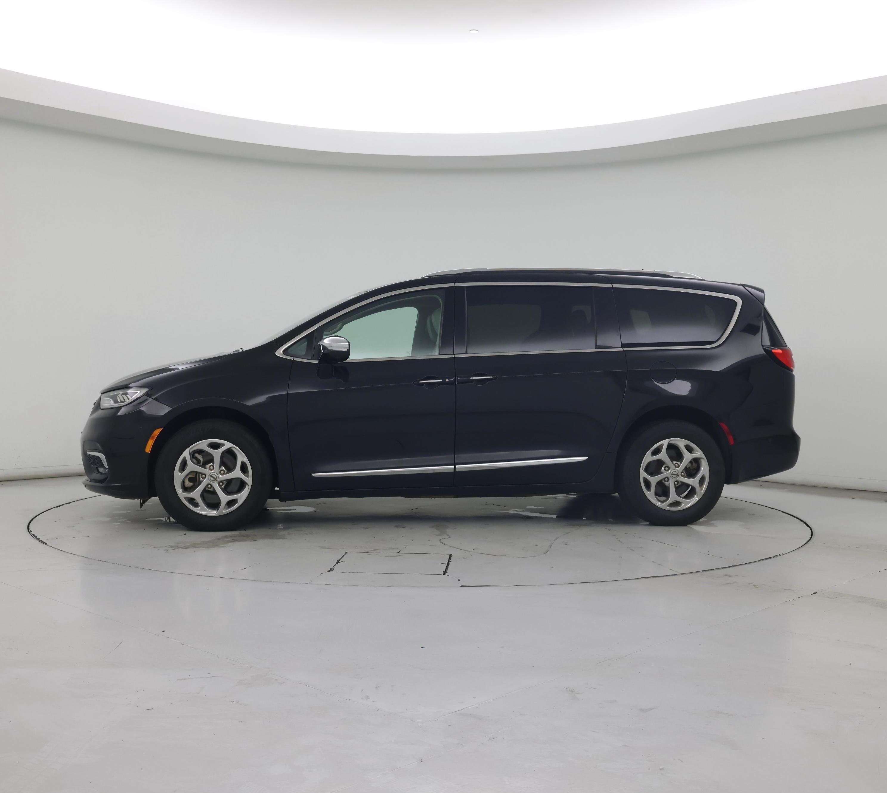 Thumbnail: 2021 Chrysler Pacifica - 3