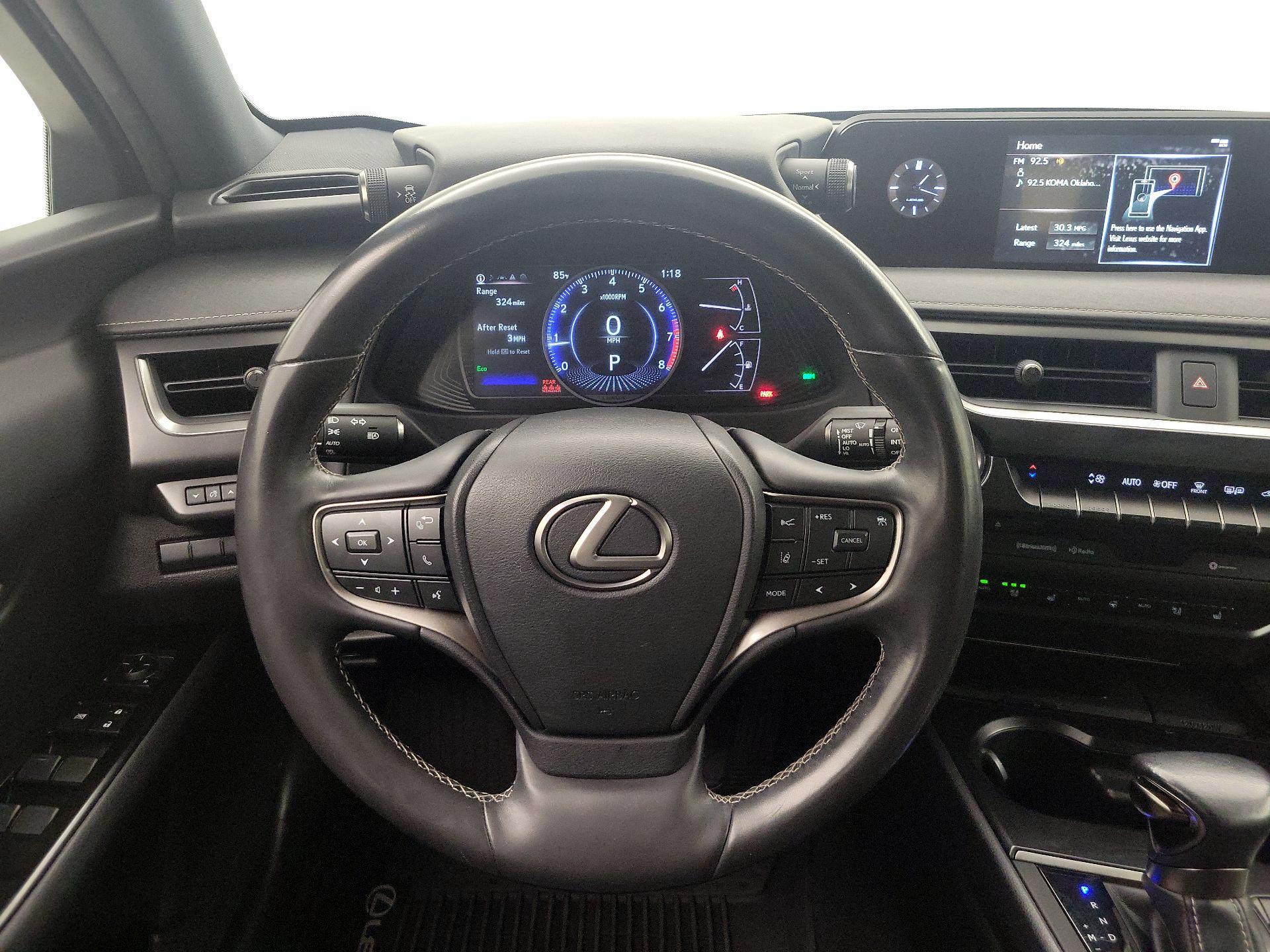 Thumbnail: 2022 Lexus UX - 10