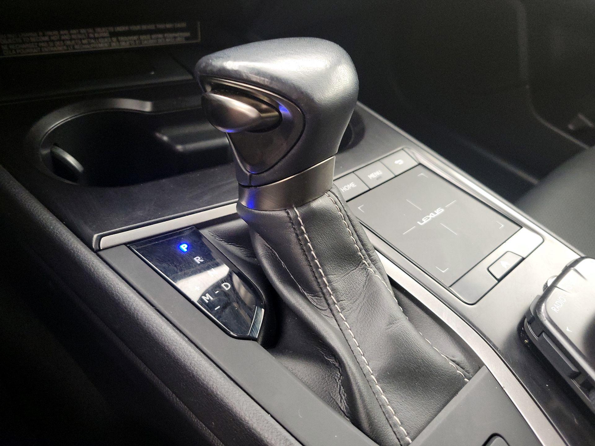 Thumbnail: 2022 Lexus UX - 17