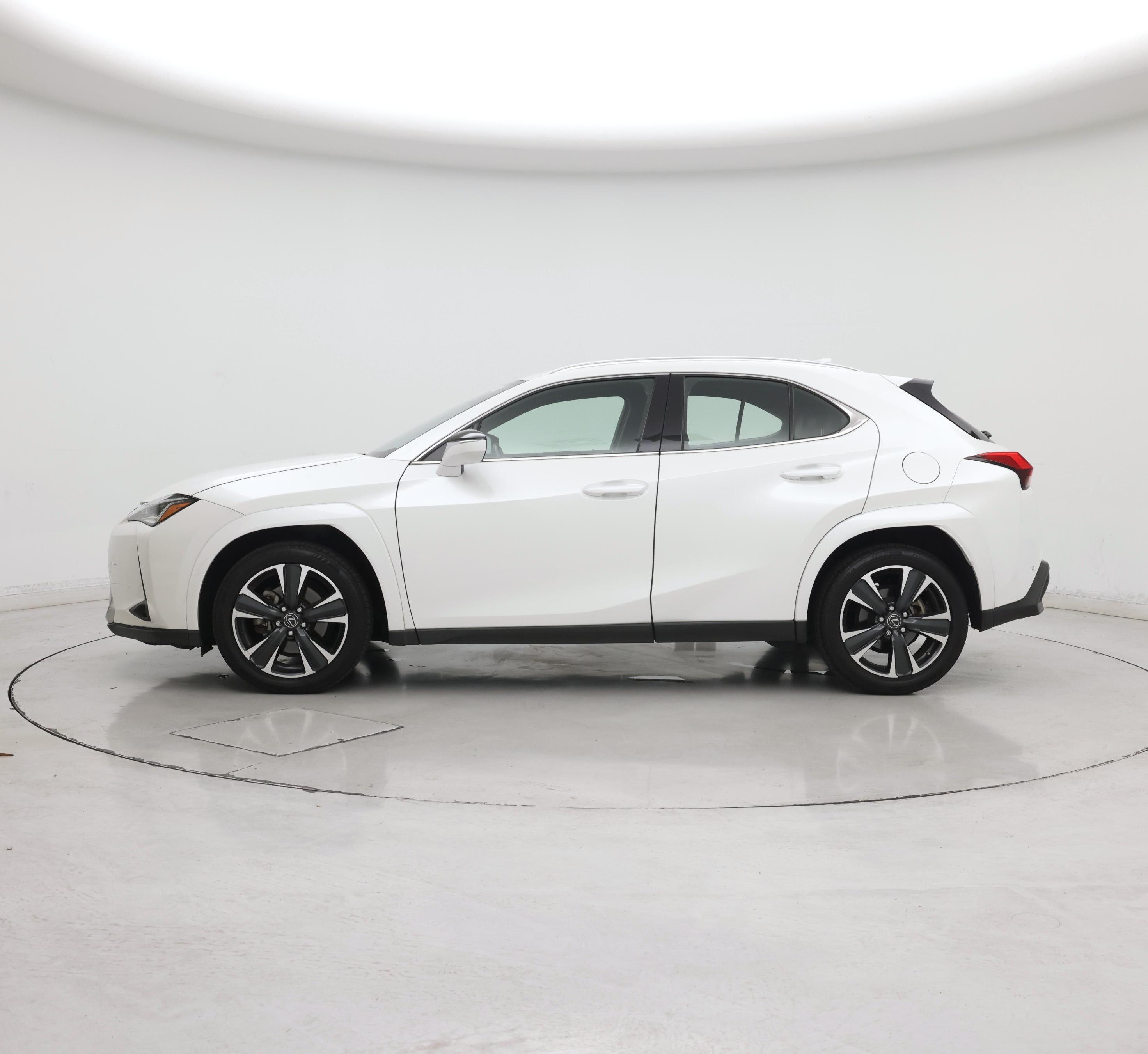 Thumbnail: 2022 Lexus UX - 3