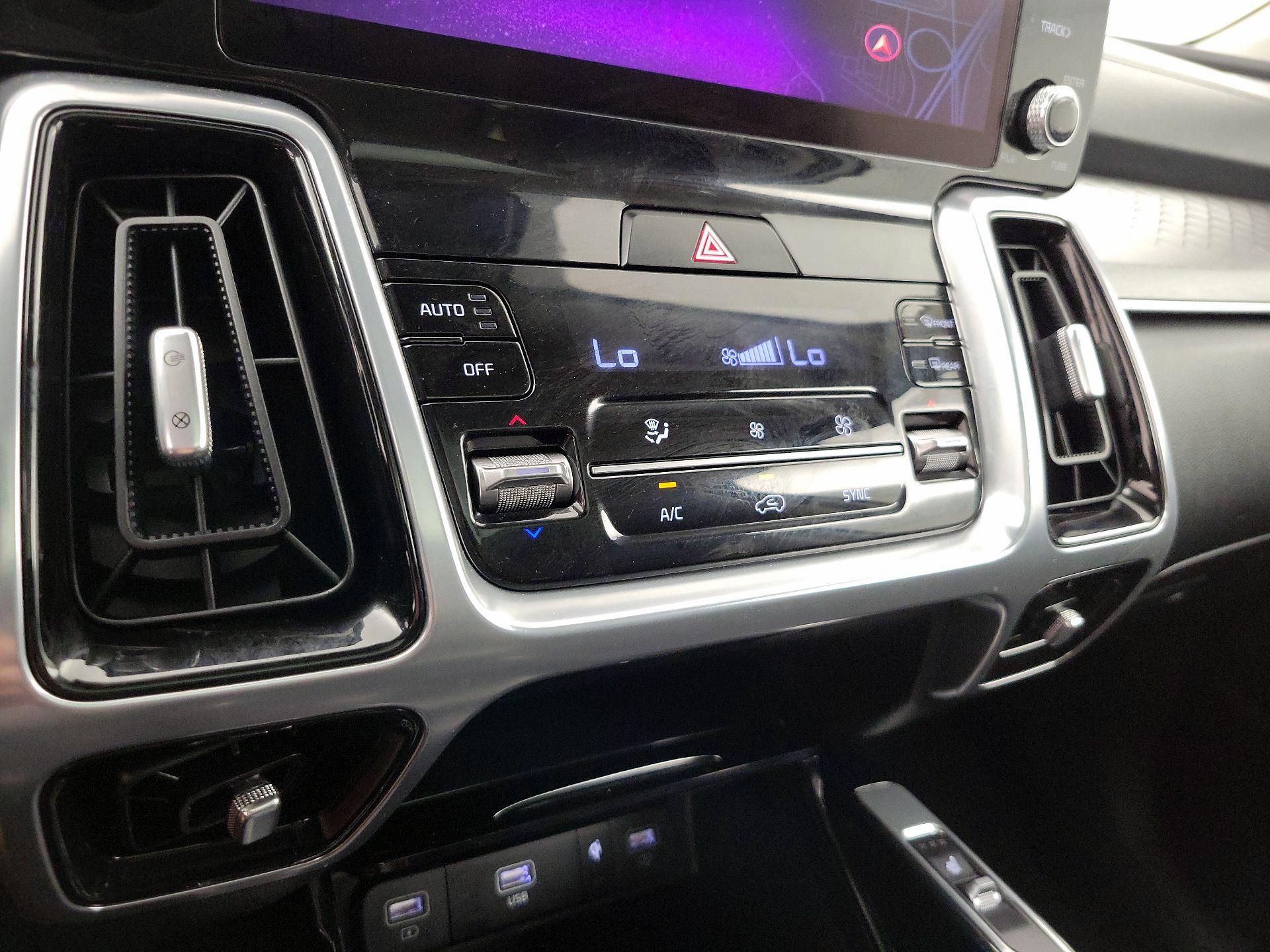 Thumbnail: 2023 Kia Sorento - 17
