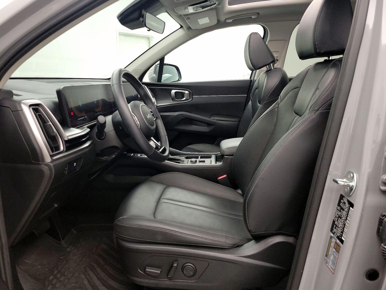 2024 Kia Sorento S - Photo 12