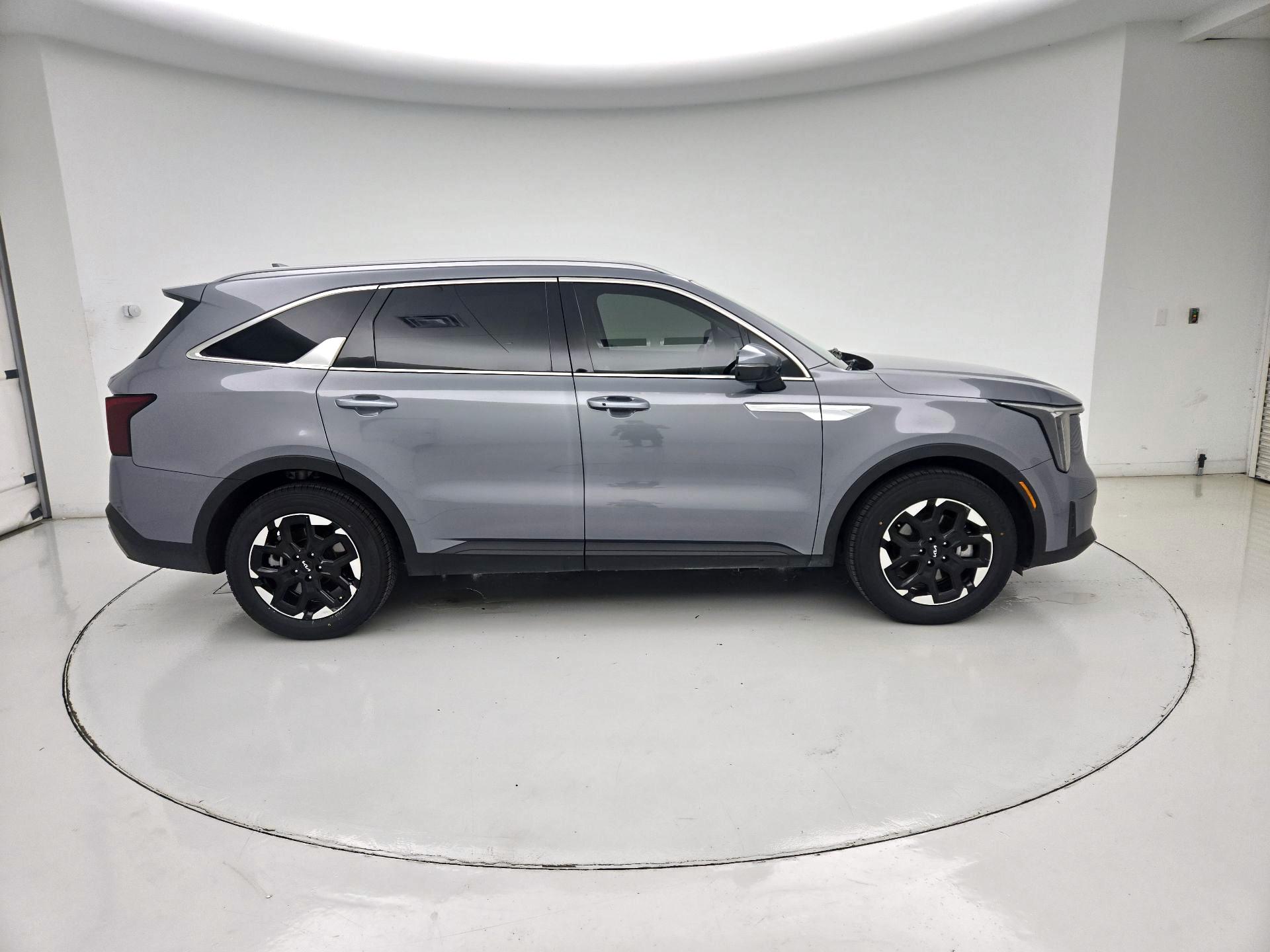 Thumbnail: 2024 Kia Sorento - 4