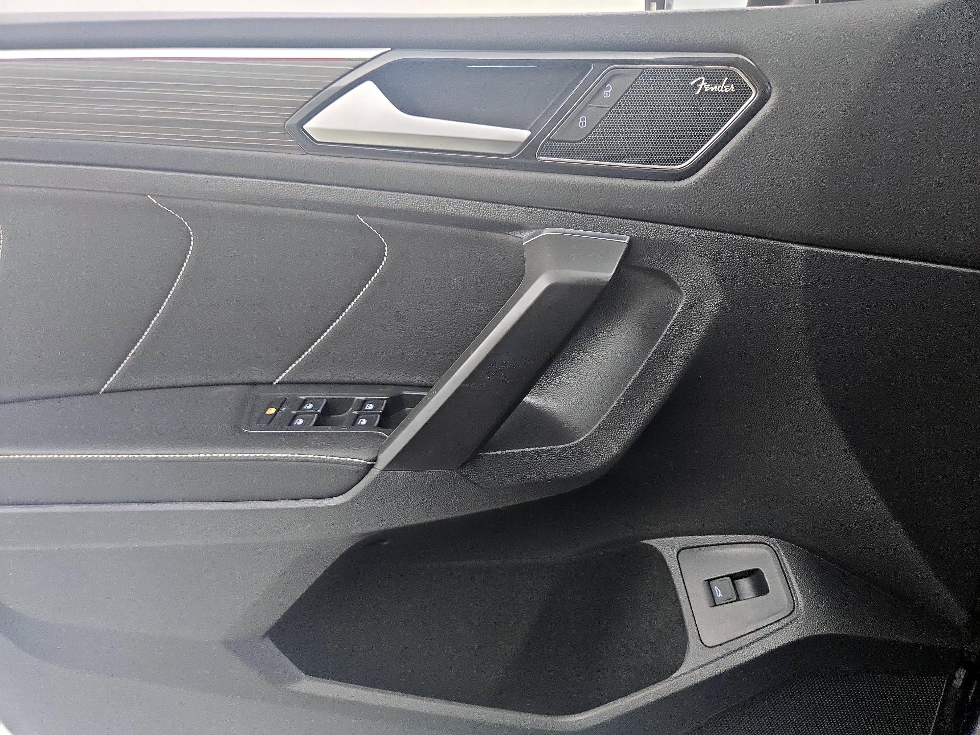 Thumbnail: 2022 Volkswagen Tiguan - 10