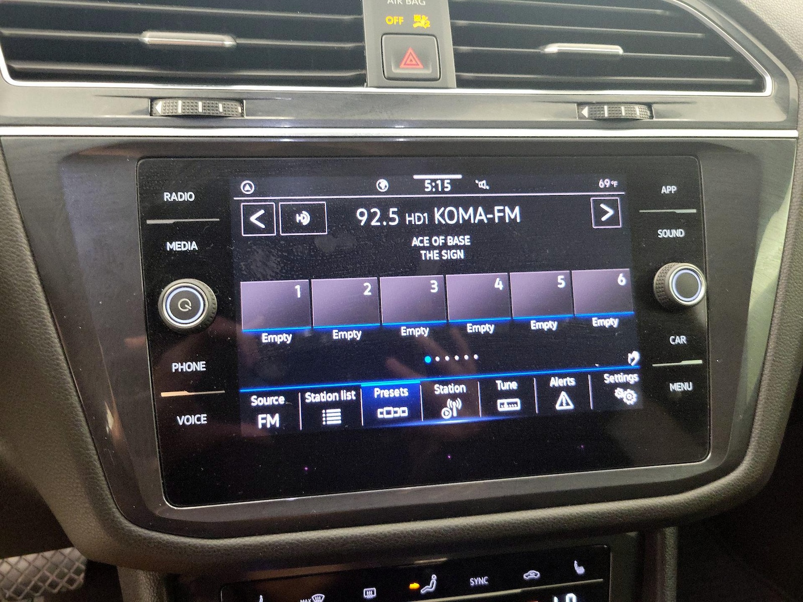 2022 Volkswagen Tiguan SE - Photo 15
