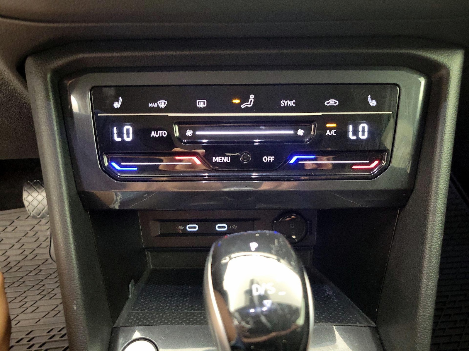 2022 Volkswagen Tiguan SE - Photo 16
