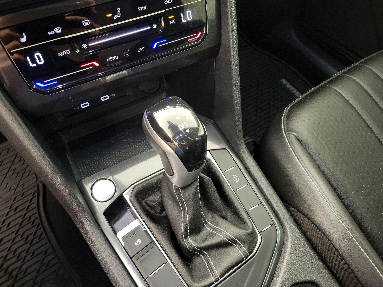 2022 Volkswagen Tiguan SE - Photo 17