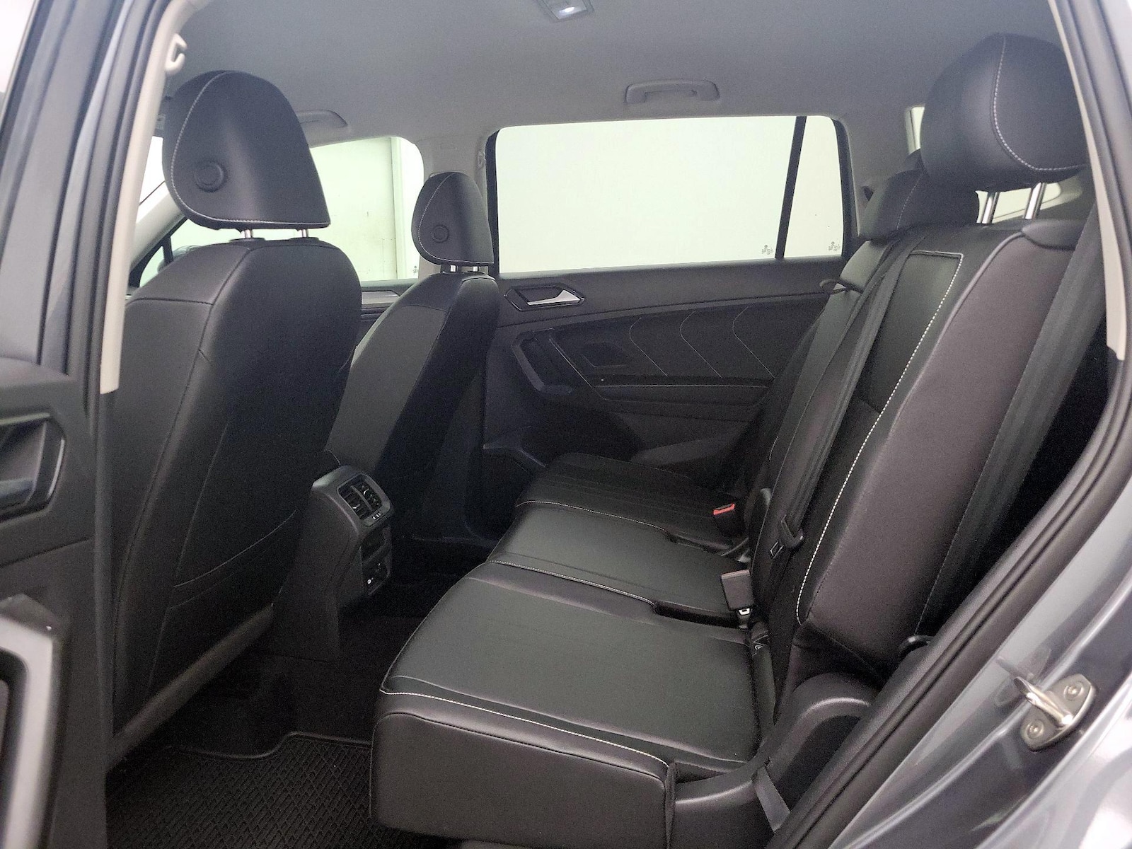 2022 Volkswagen Tiguan SE - Photo 19