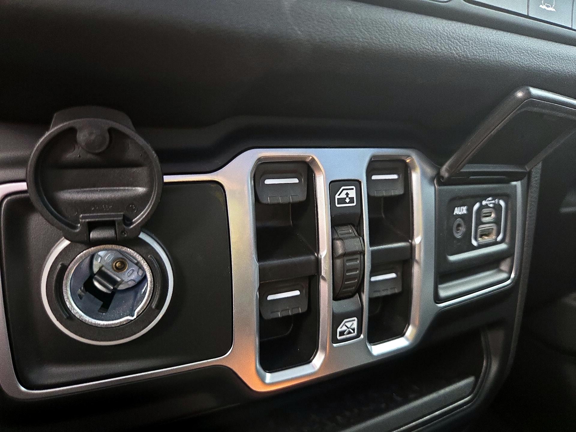Thumbnail: 2025 Jeep Wrangler - 18