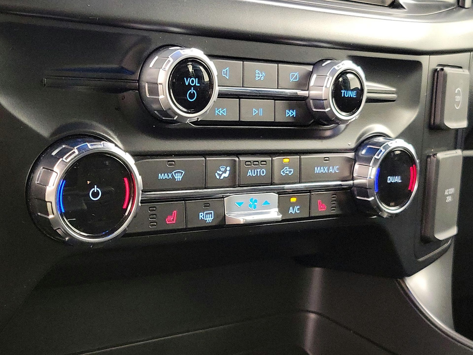 2024 Ford F-150 XLT - Photo 17