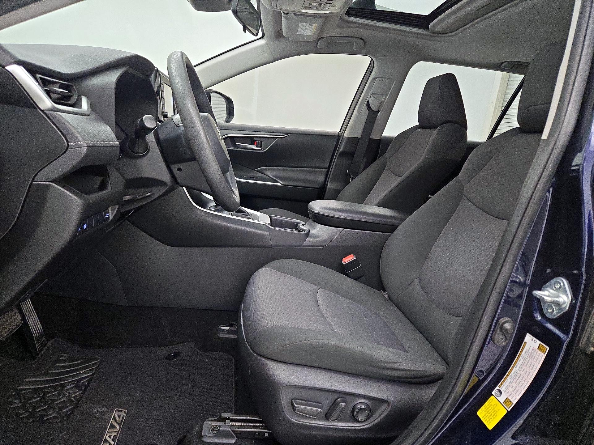 Thumbnail: 2020 Toyota RAV4 - 11