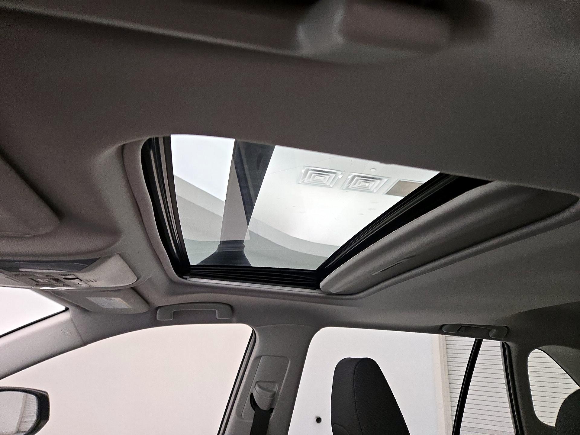 Thumbnail: 2020 Toyota RAV4 - 19