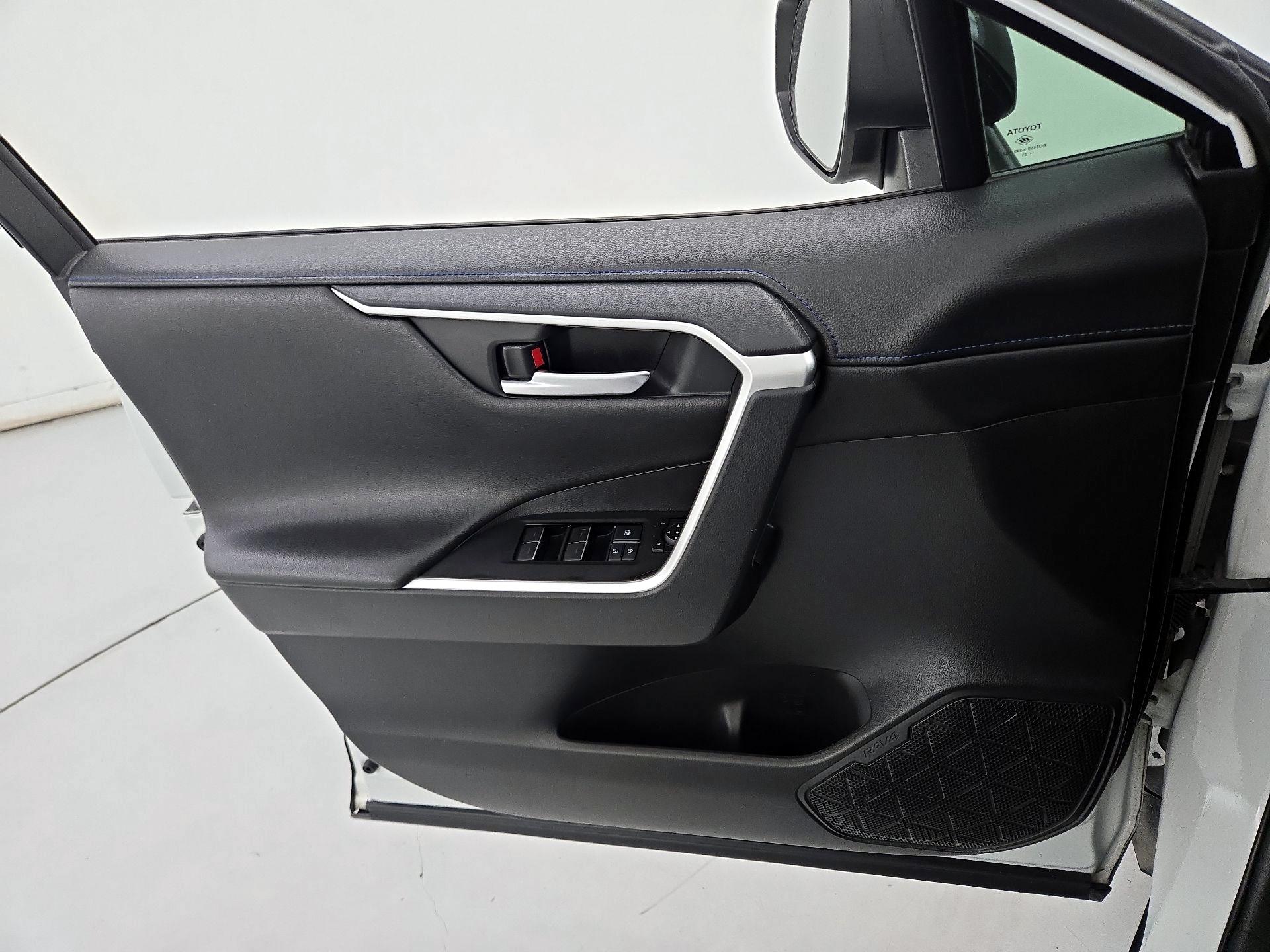 Thumbnail: 2022 Toyota RAV4 - 12