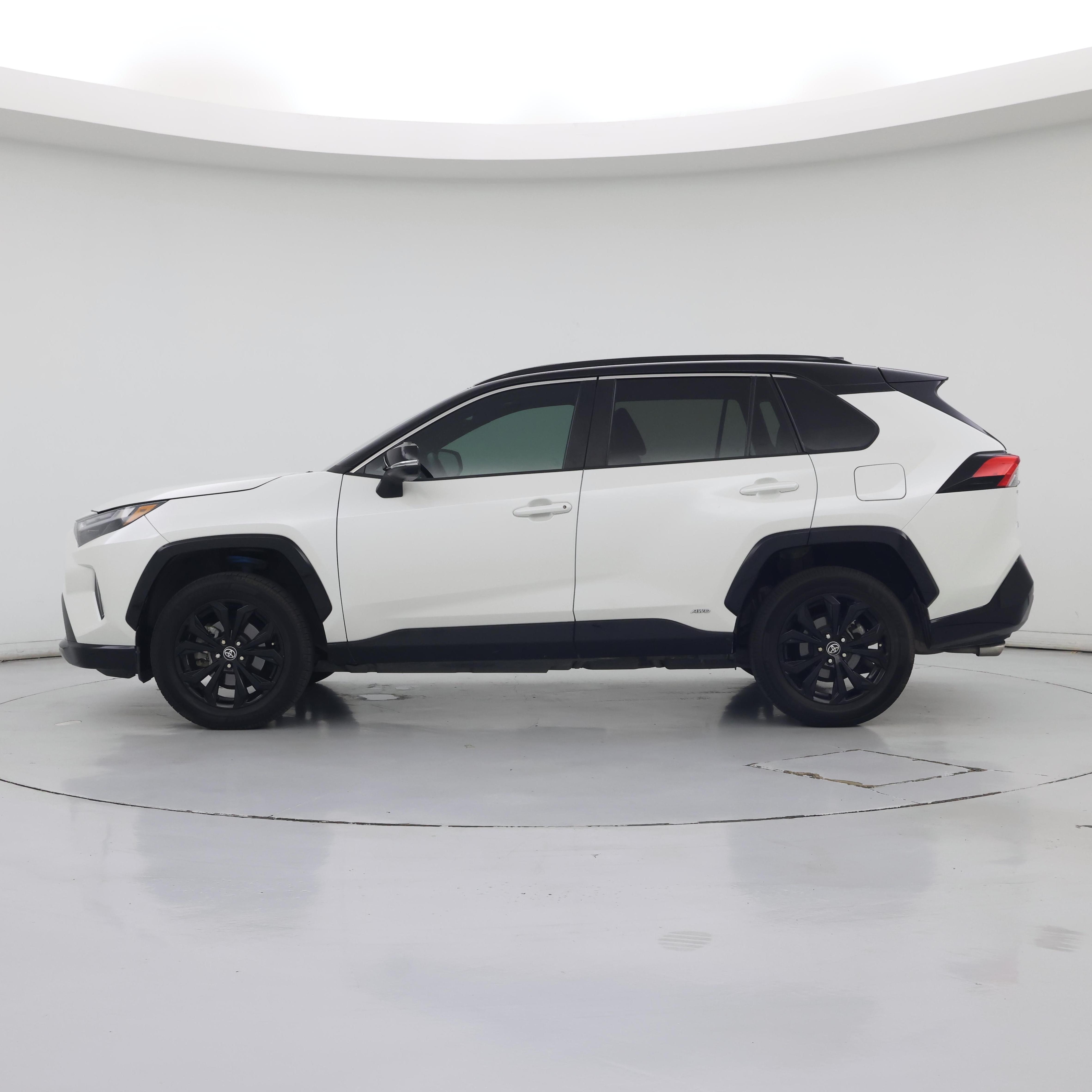 Thumbnail: 2022 Toyota RAV4 - 3