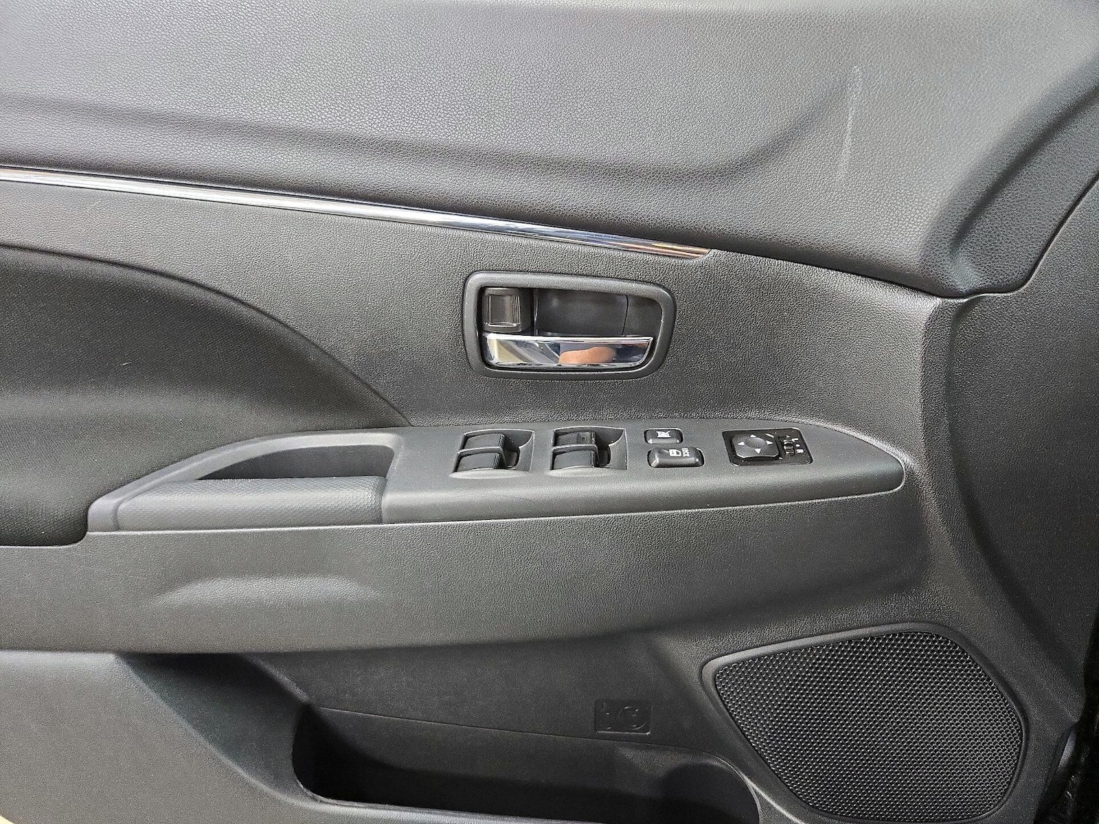2025 Mitsubishi Outlander Sport ES - Photo 13
