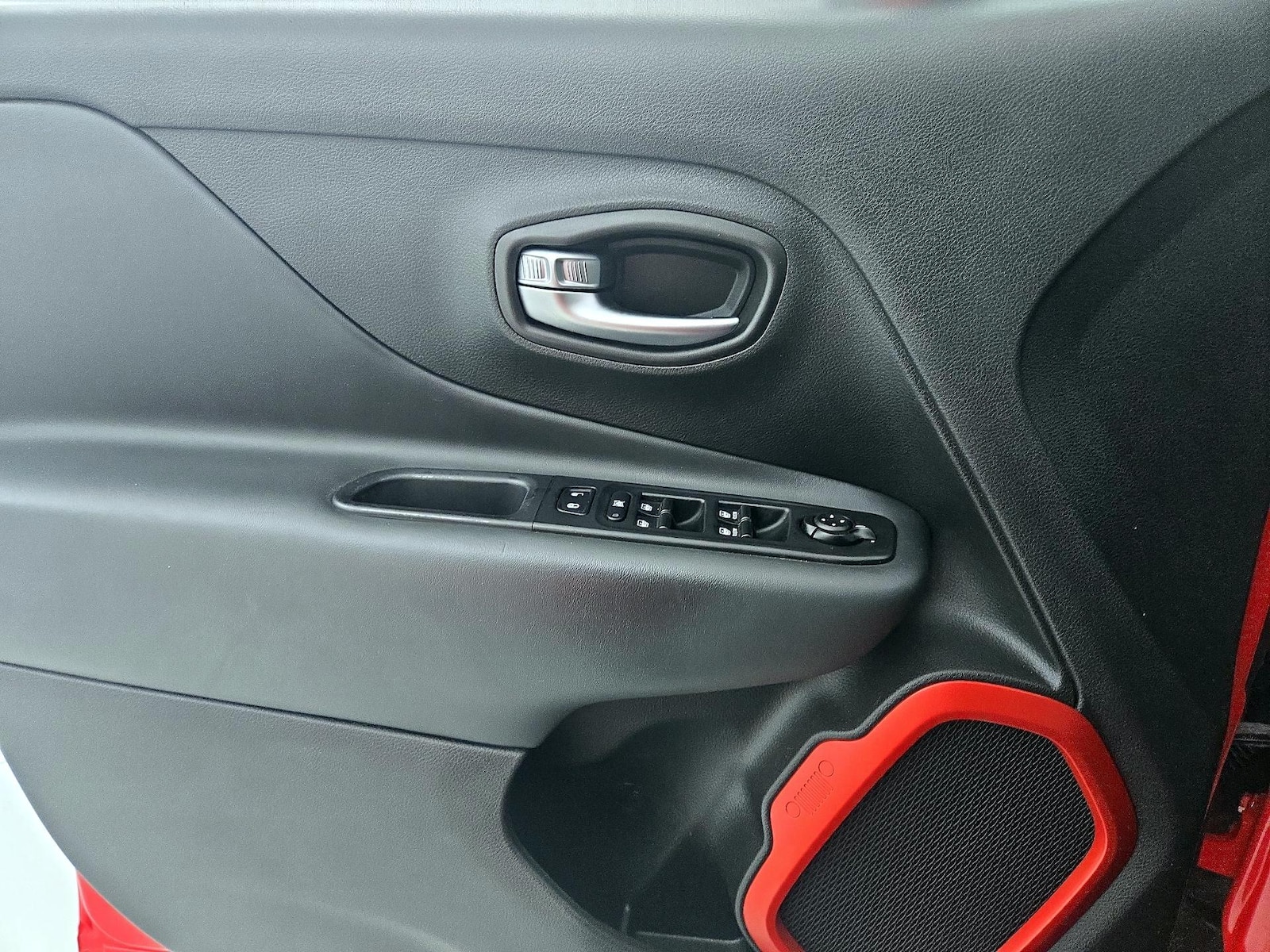 2022 Jeep Renegade Red Edition - Photo 11