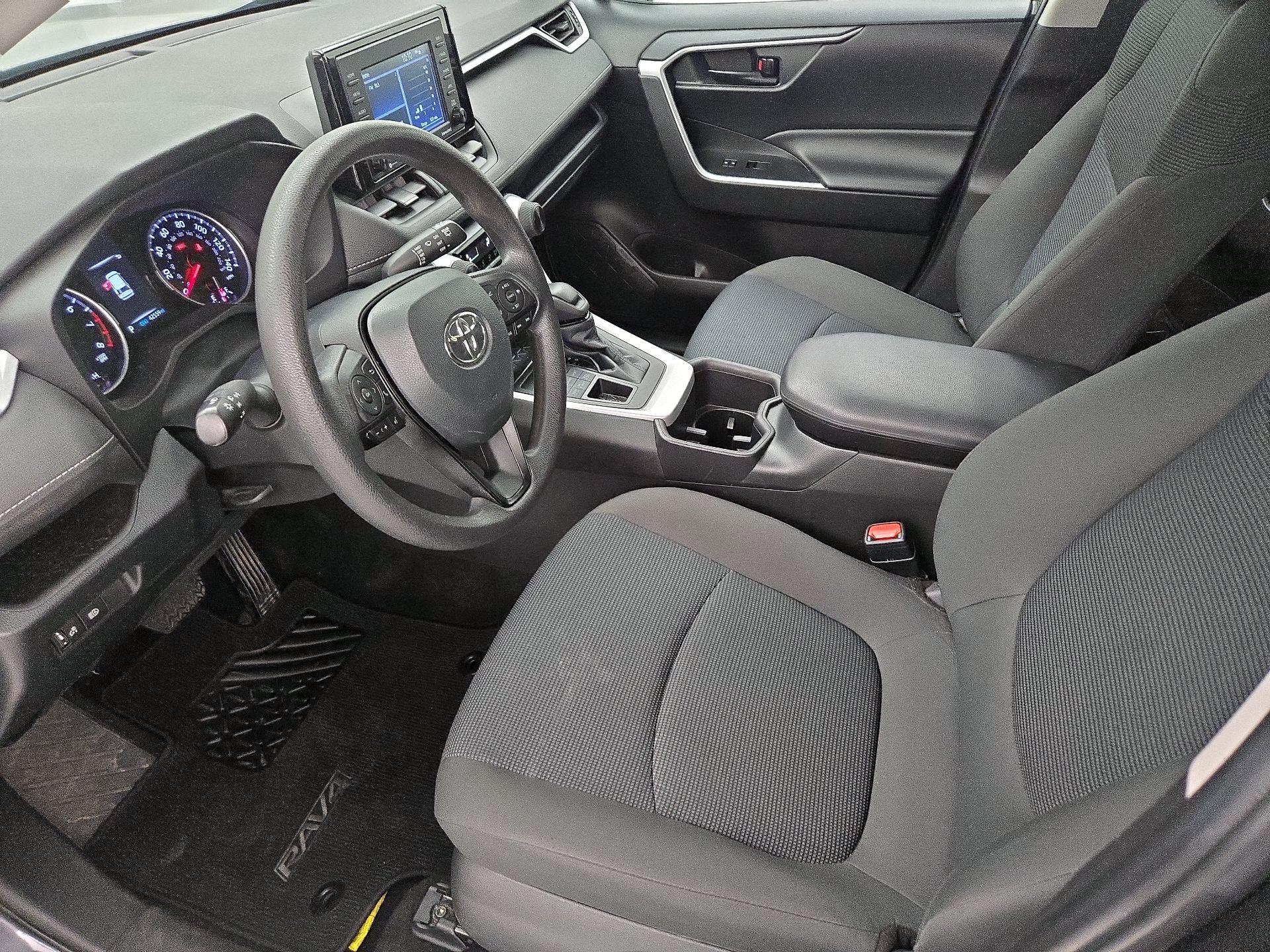 Thumbnail: 2022 Toyota RAV4 - 9