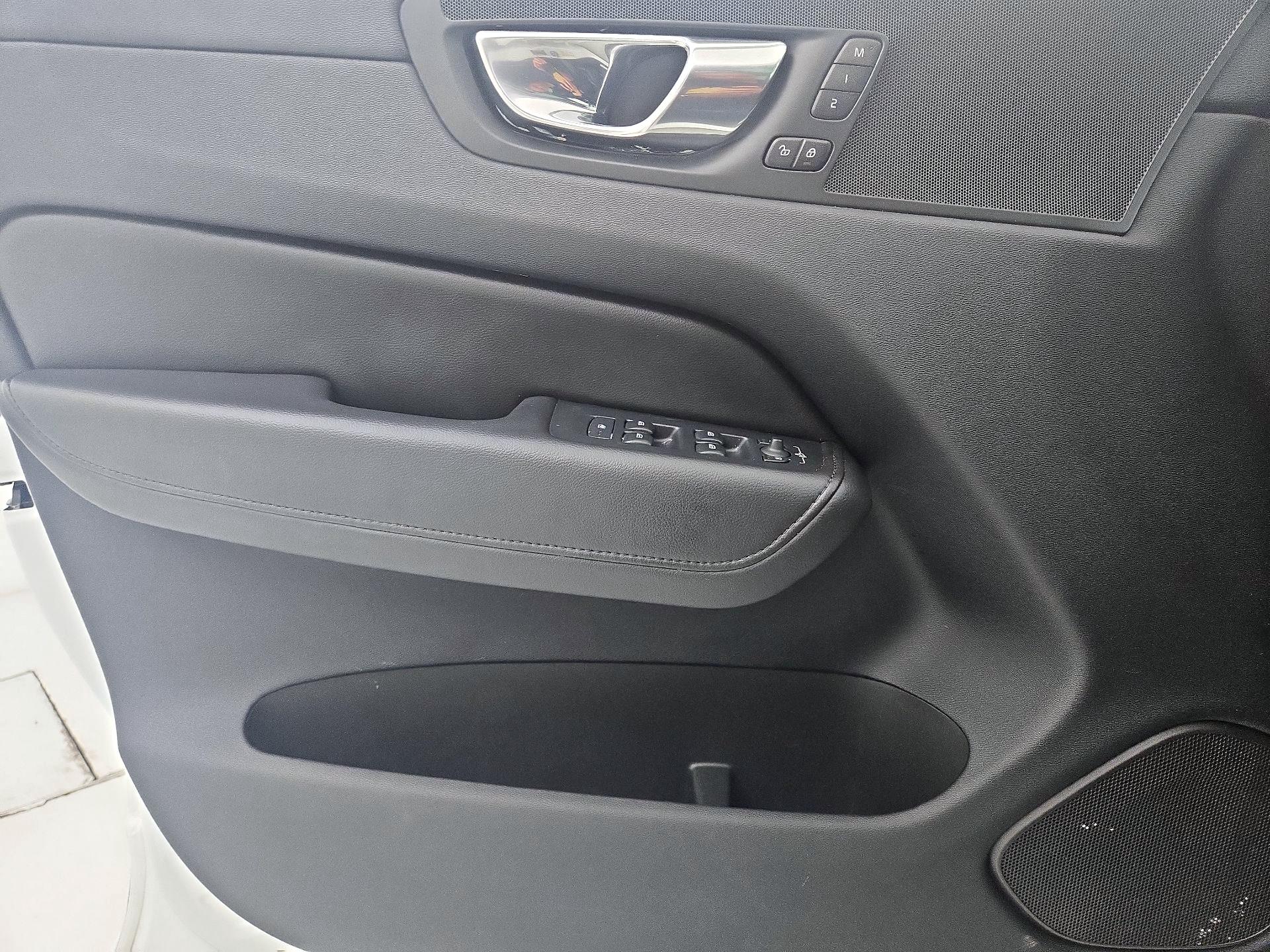 Thumbnail: 2023 Volvo XC60 - 12