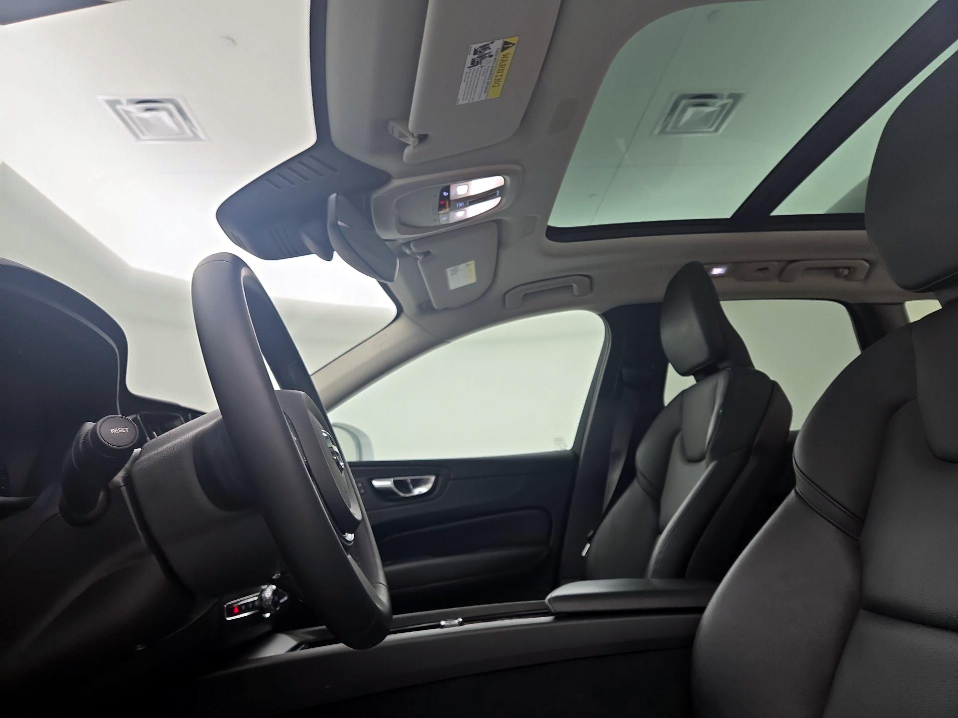 Thumbnail: 2023 Volvo XC60 - 20