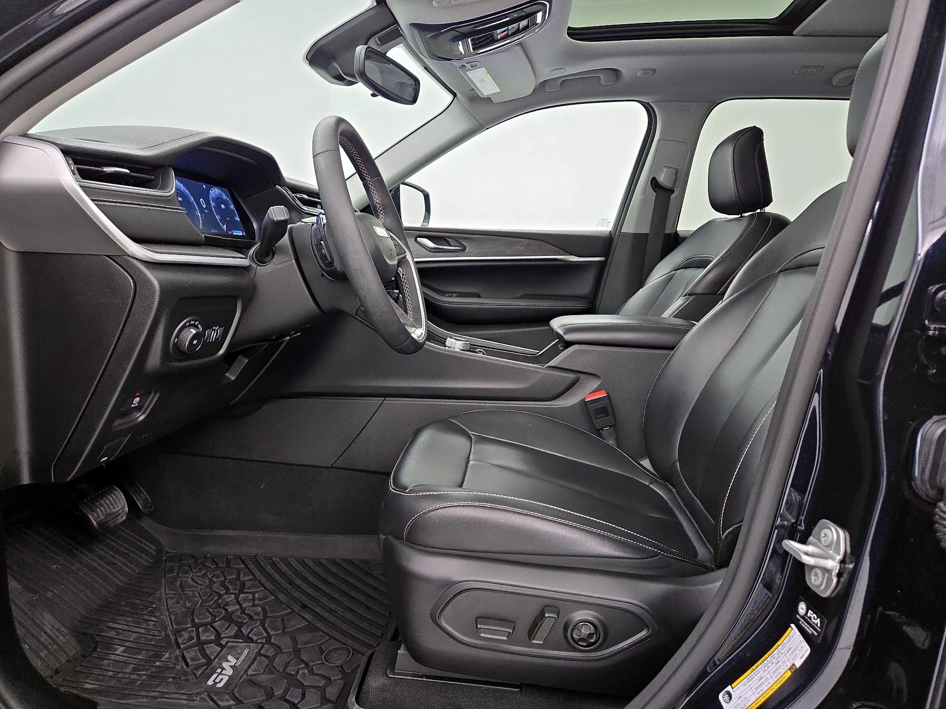 Thumbnail: 2024 Jeep Grand Cherokee - 11