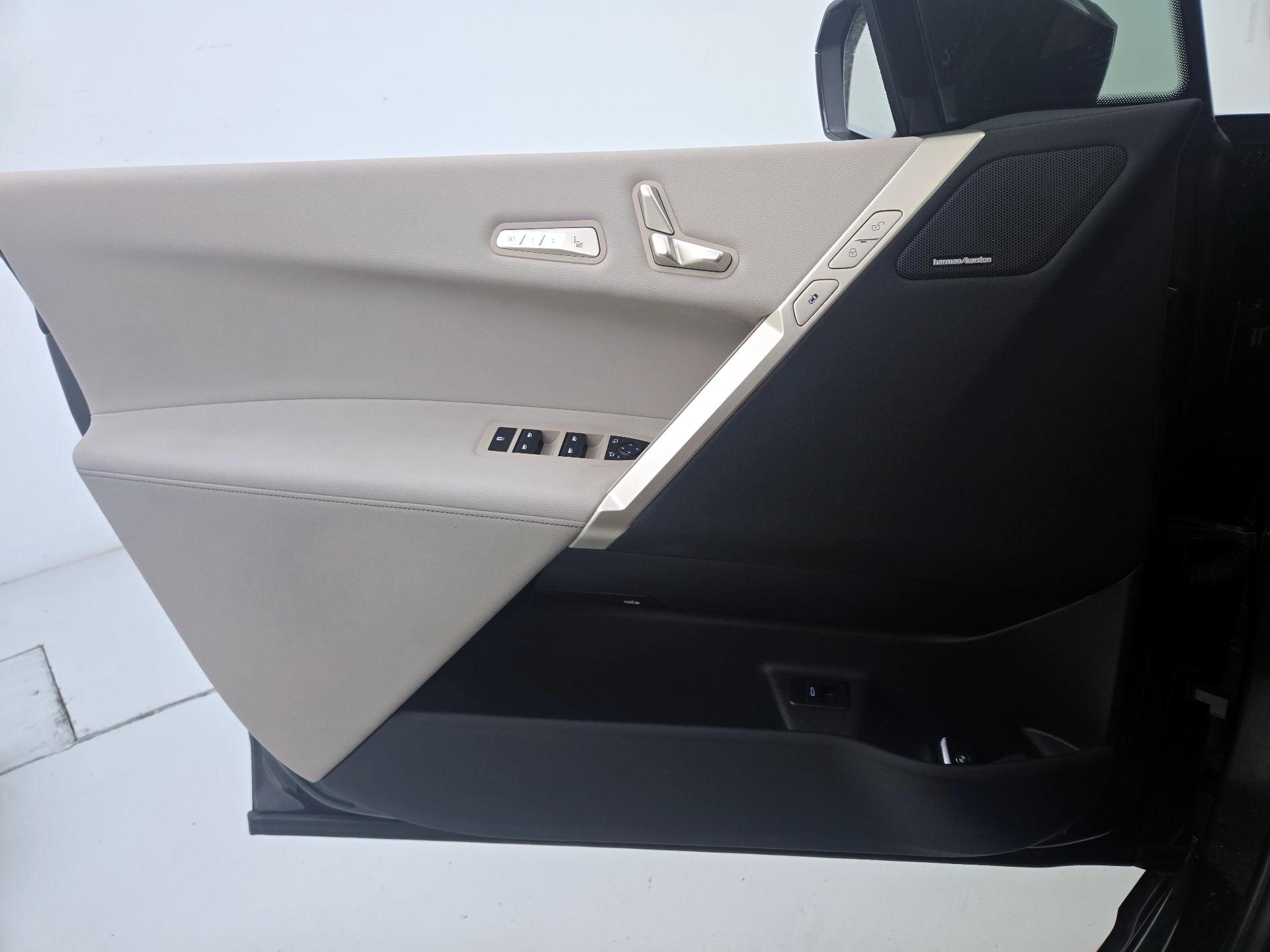 Thumbnail: 2024 BMW iX - 10