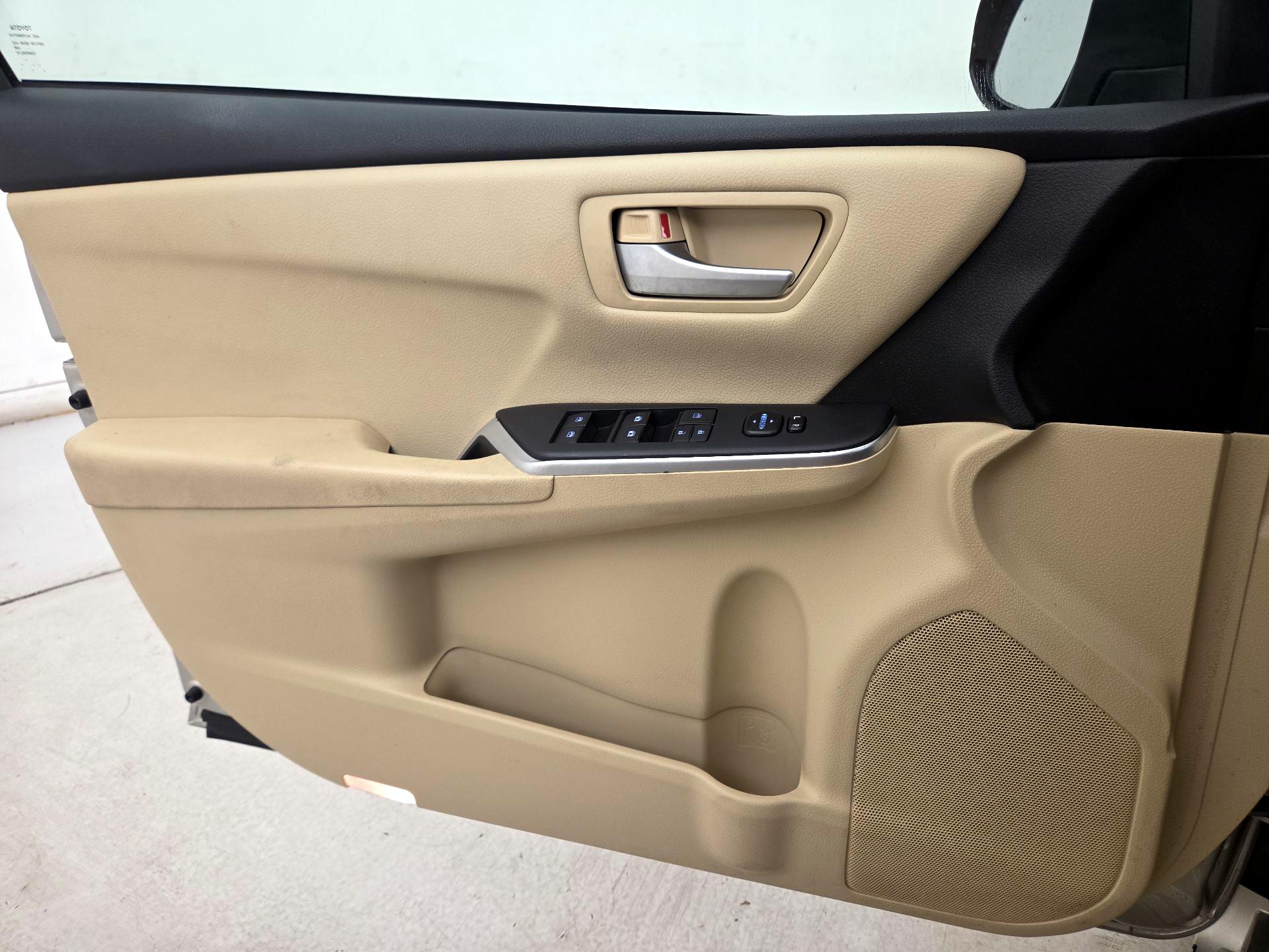 Thumbnail: 2015 Toyota Camry - 12
