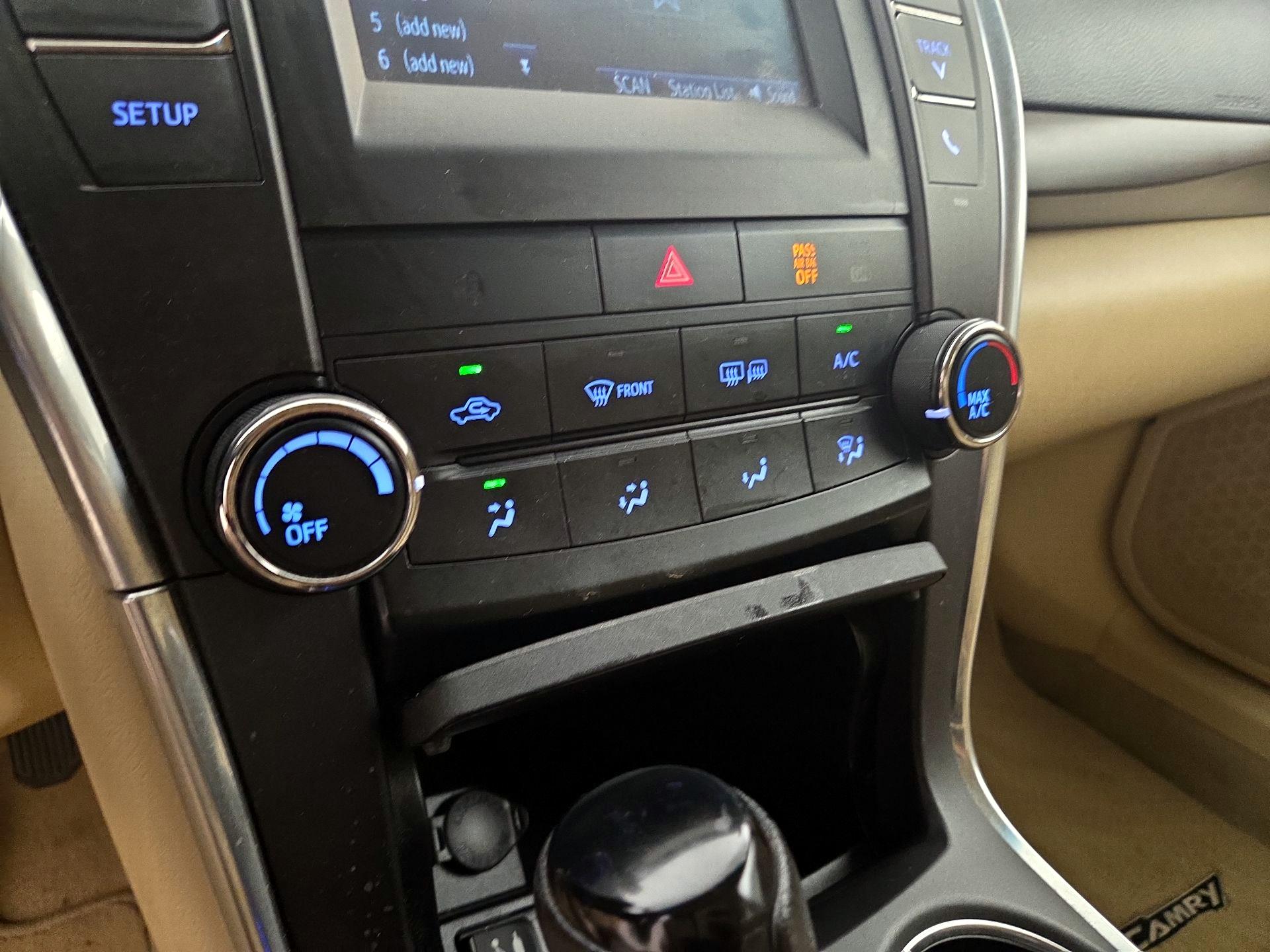 Thumbnail: 2015 Toyota Camry - 16