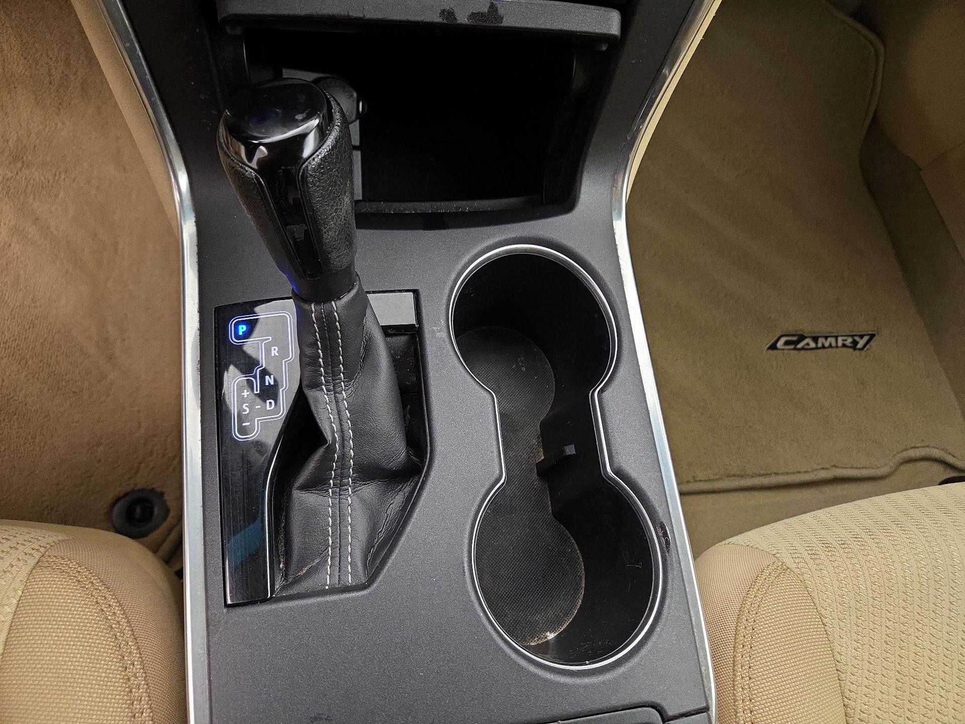 Thumbnail: 2015 Toyota Camry - 17
