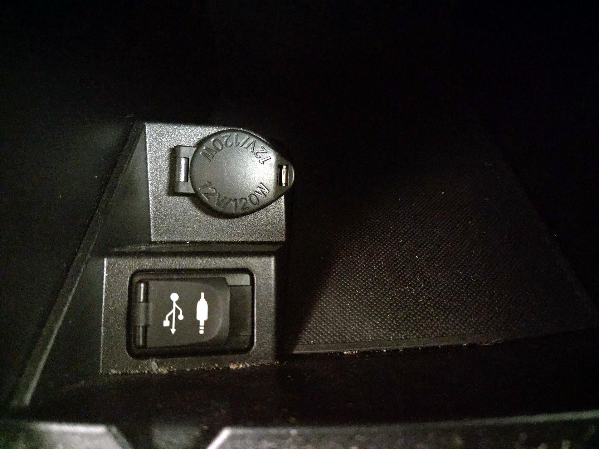 Thumbnail: 2015 Toyota Camry - 18