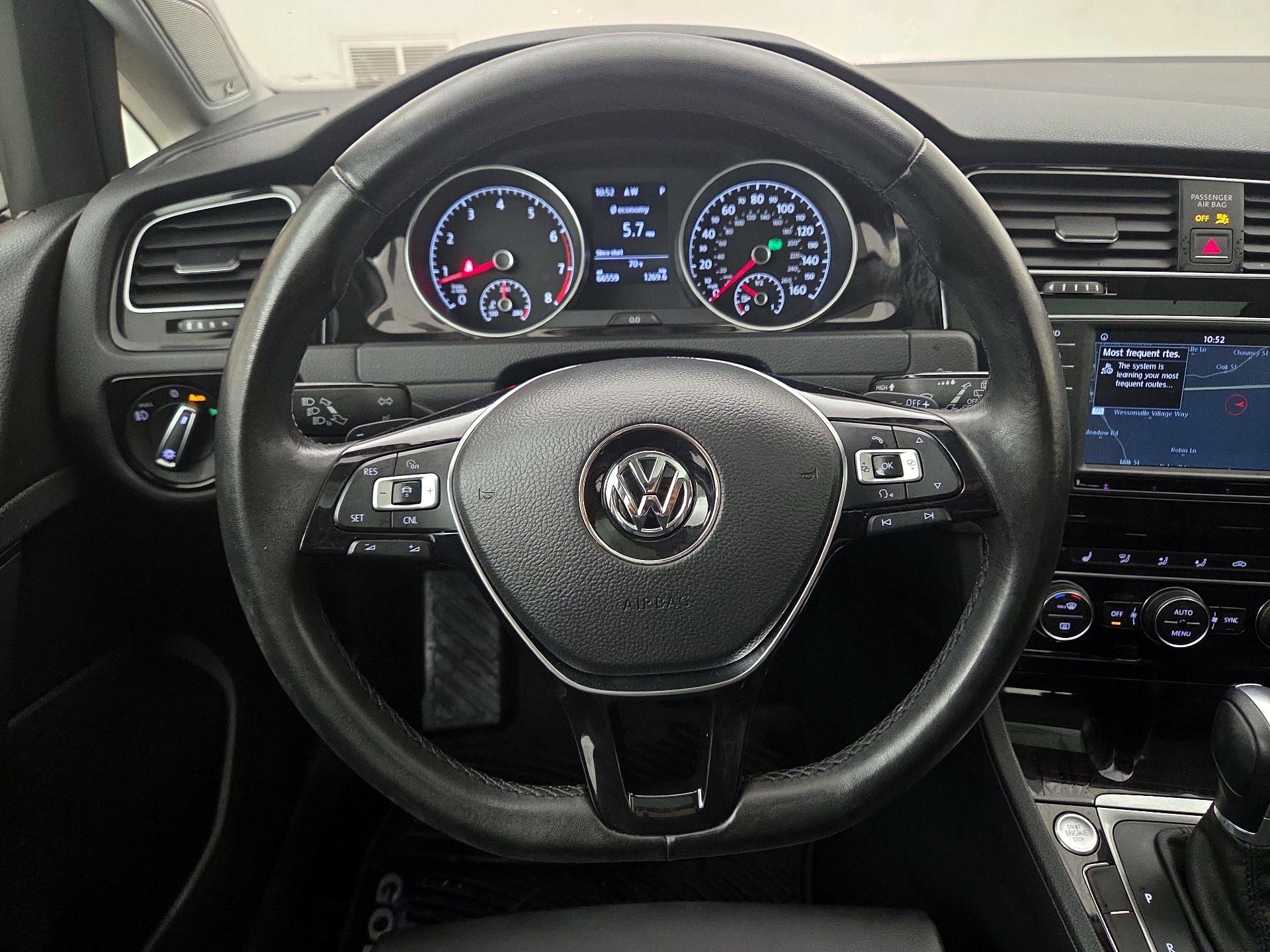 Thumbnail: 2017 Volkswagen Golf - 10