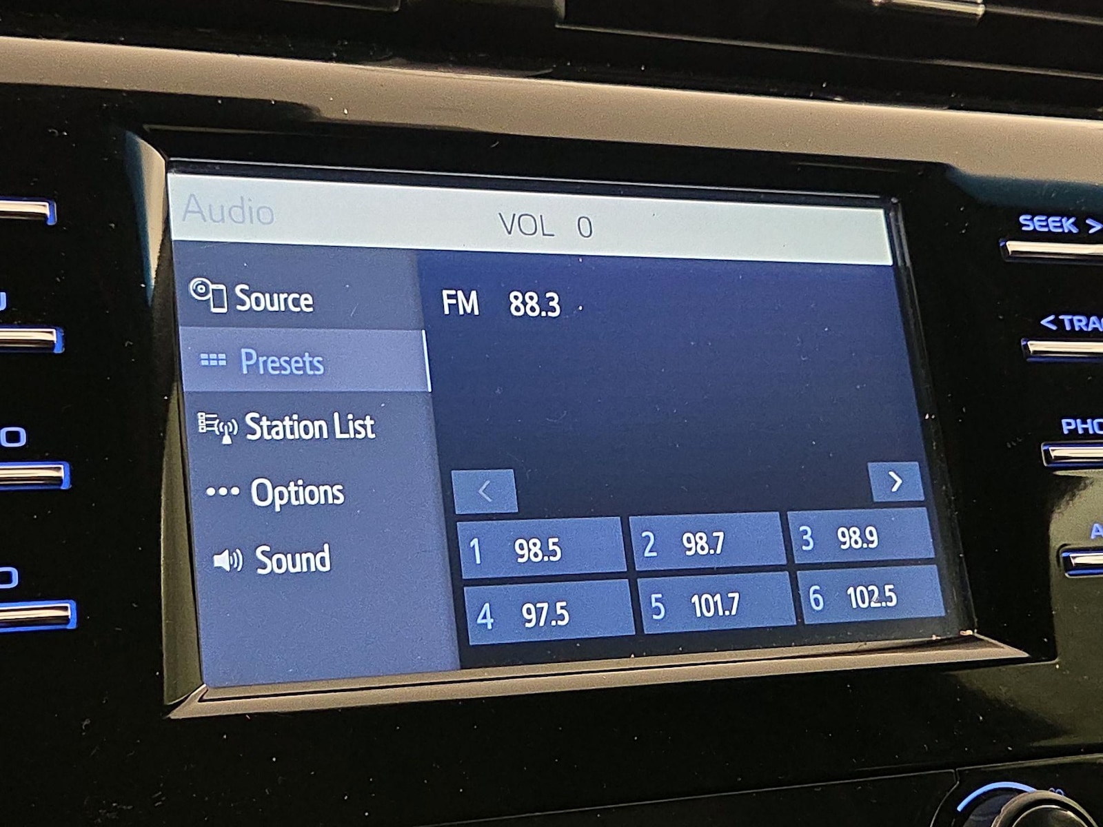 2018 Toyota Camry SE - Photo 16