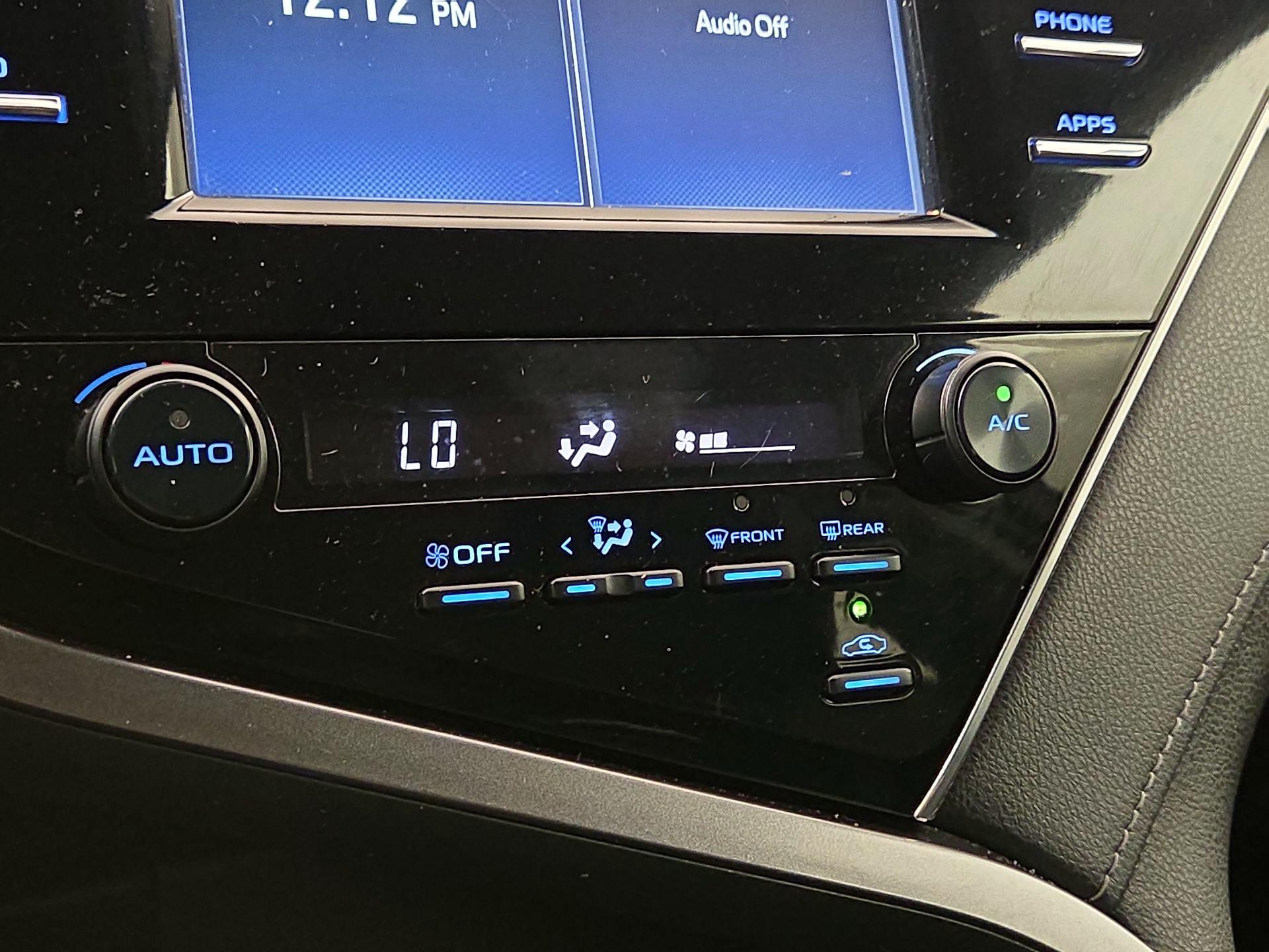 Thumbnail: 2018 Toyota Camry - 16
