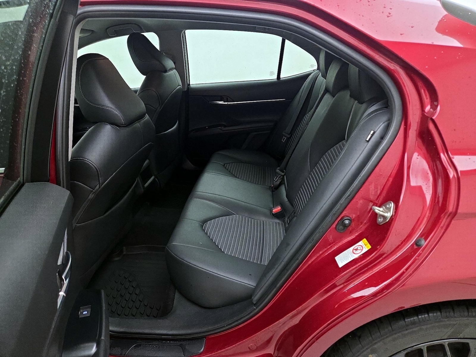 2018 Toyota Camry SE - Photo 20
