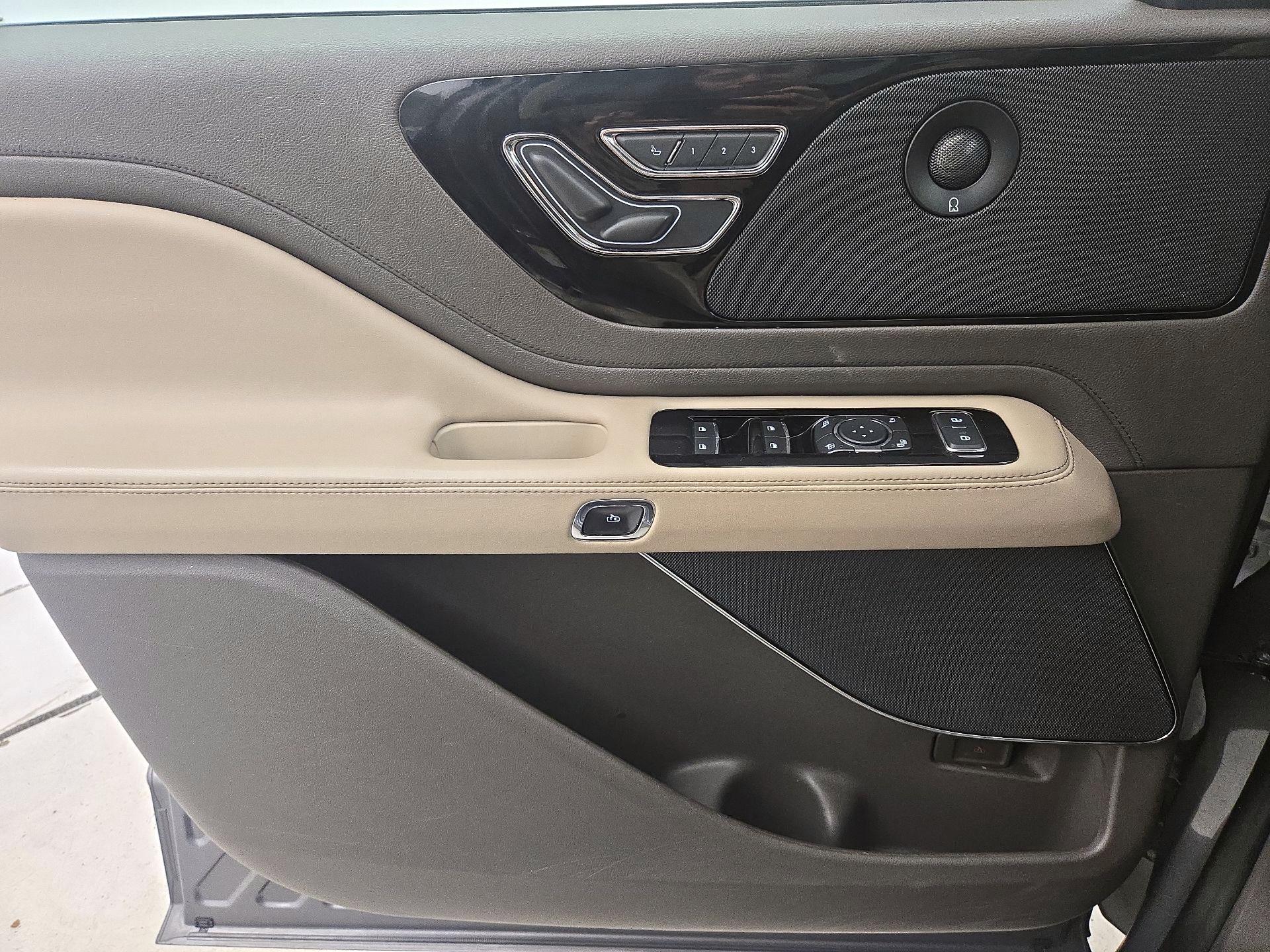 Thumbnail: 2021 Lincoln Aviator - 12