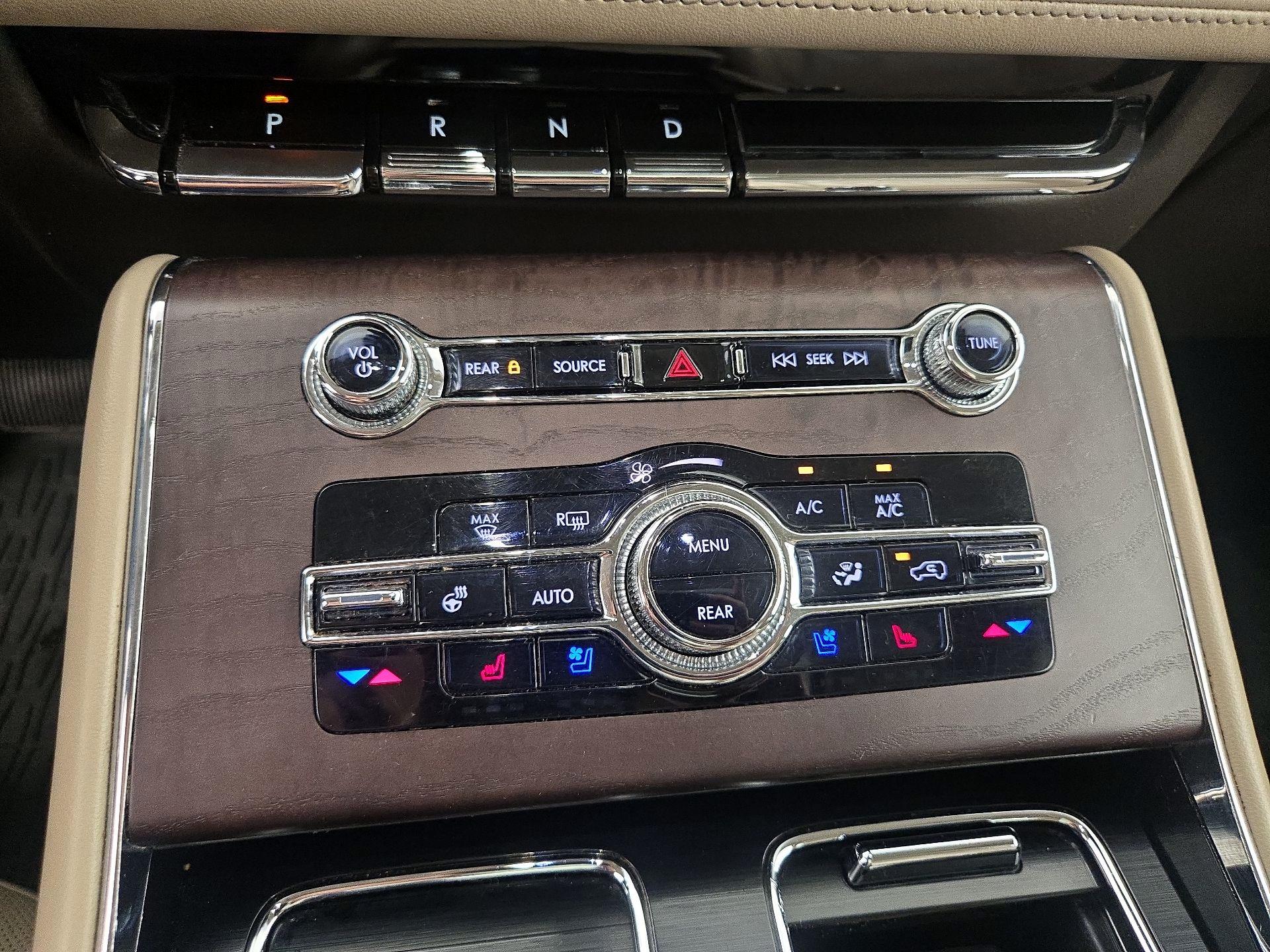 Thumbnail: 2021 Lincoln Aviator - 17