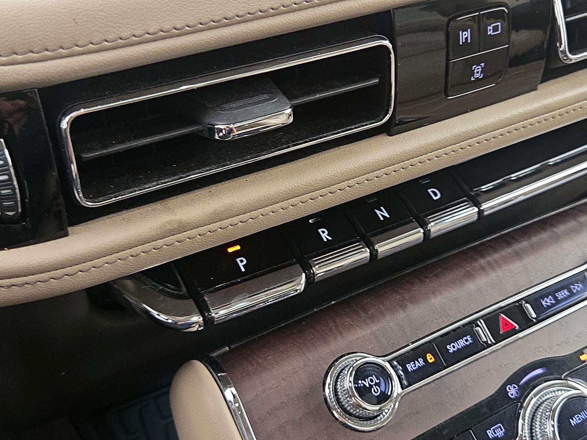 Thumbnail: 2021 Lincoln Aviator - 18