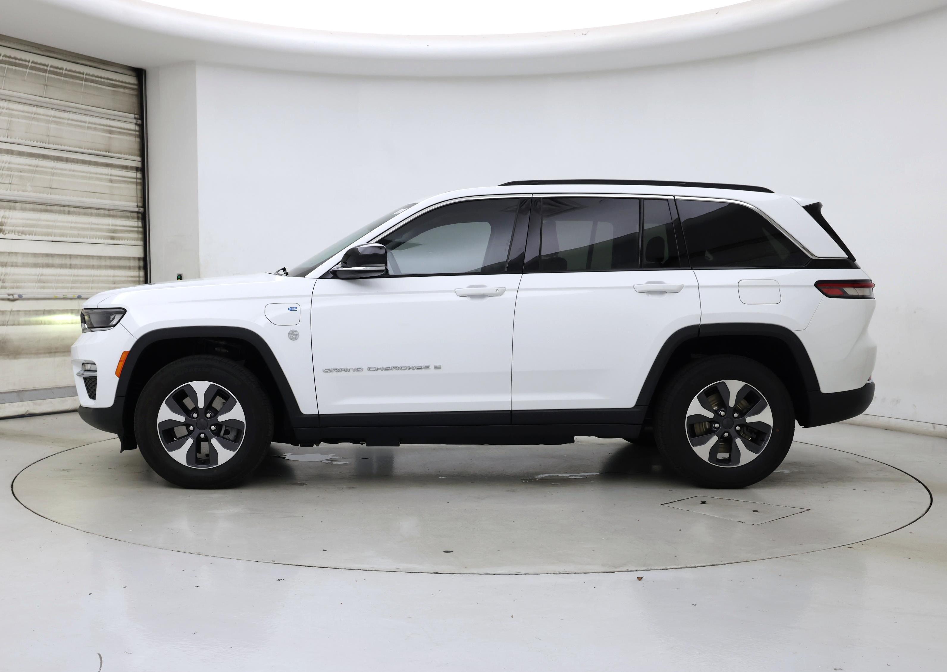 Thumbnail: 2022 Jeep Grand Cherokee - 3