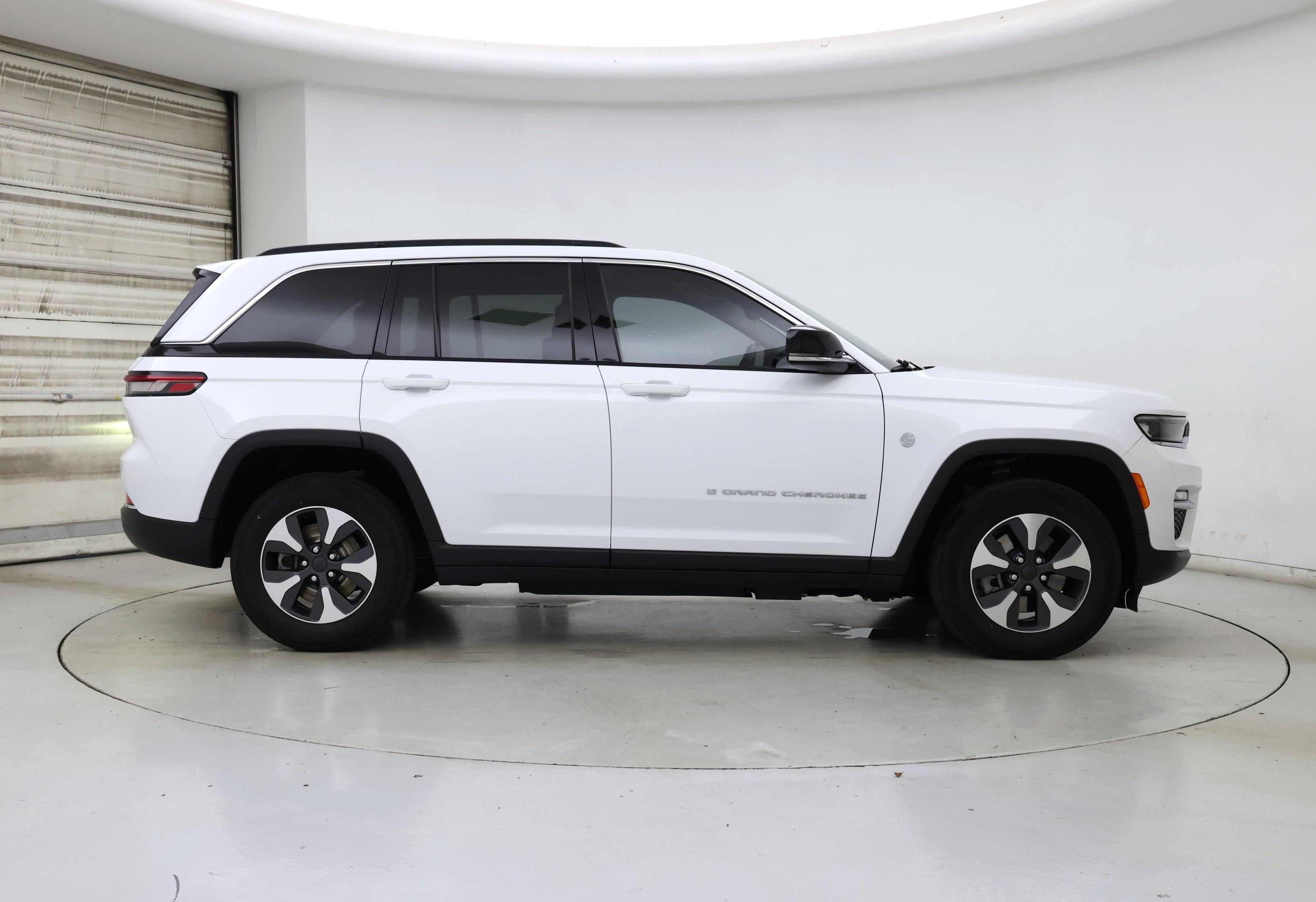 Thumbnail: 2022 Jeep Grand Cherokee - 7