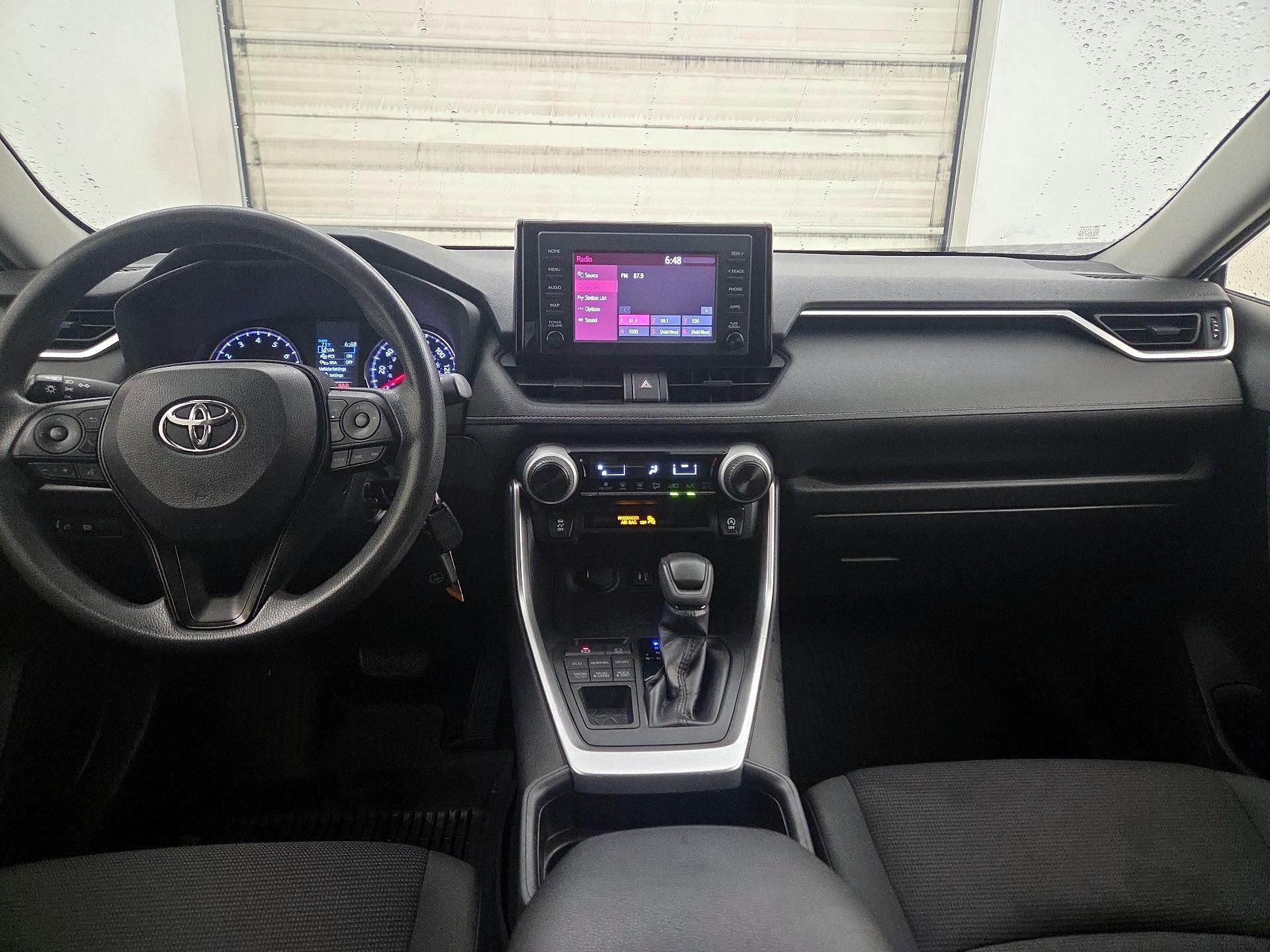 Thumbnail: 2019 Toyota RAV4 - 9
