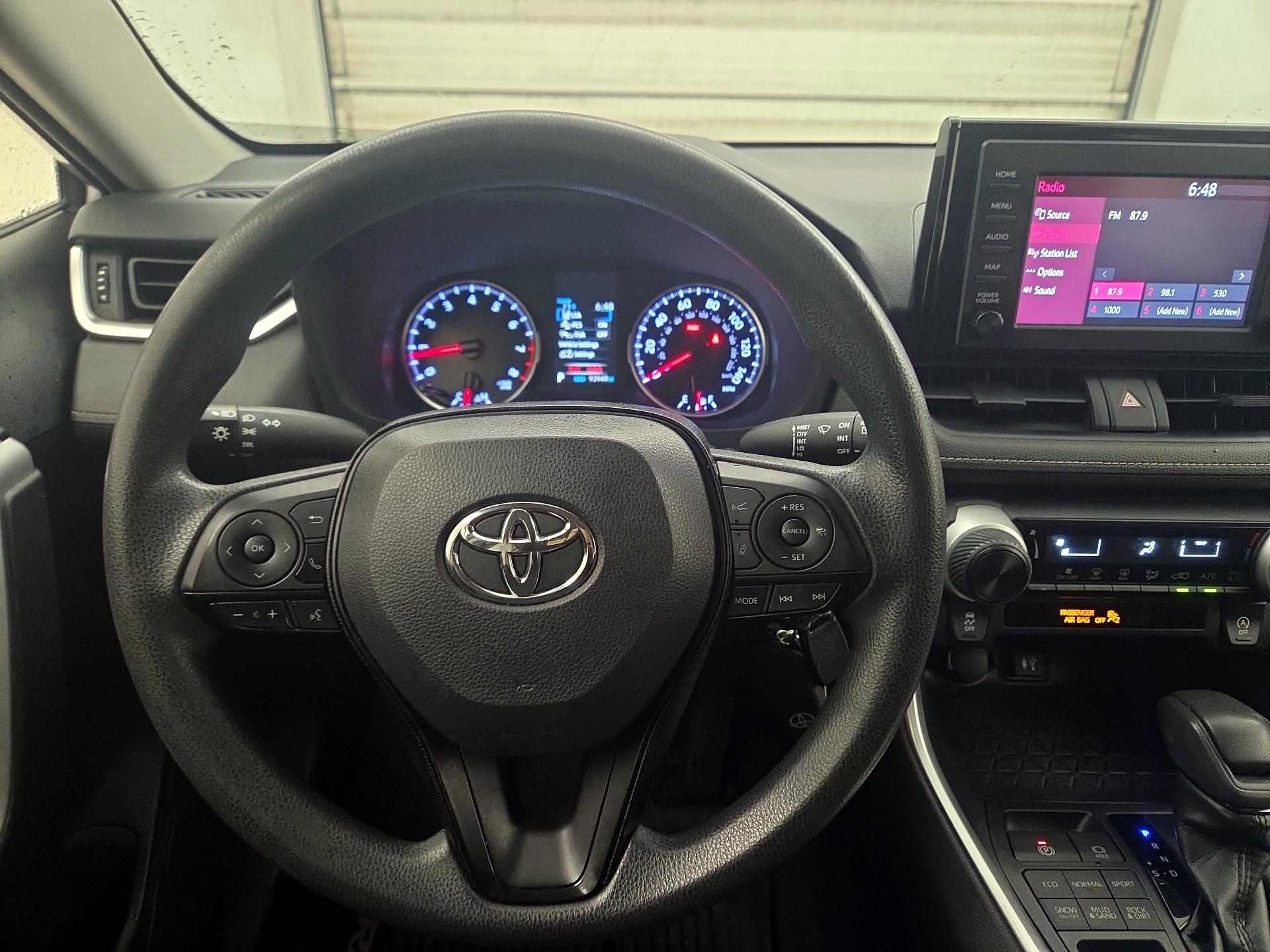 Thumbnail: 2019 Toyota RAV4 - 10