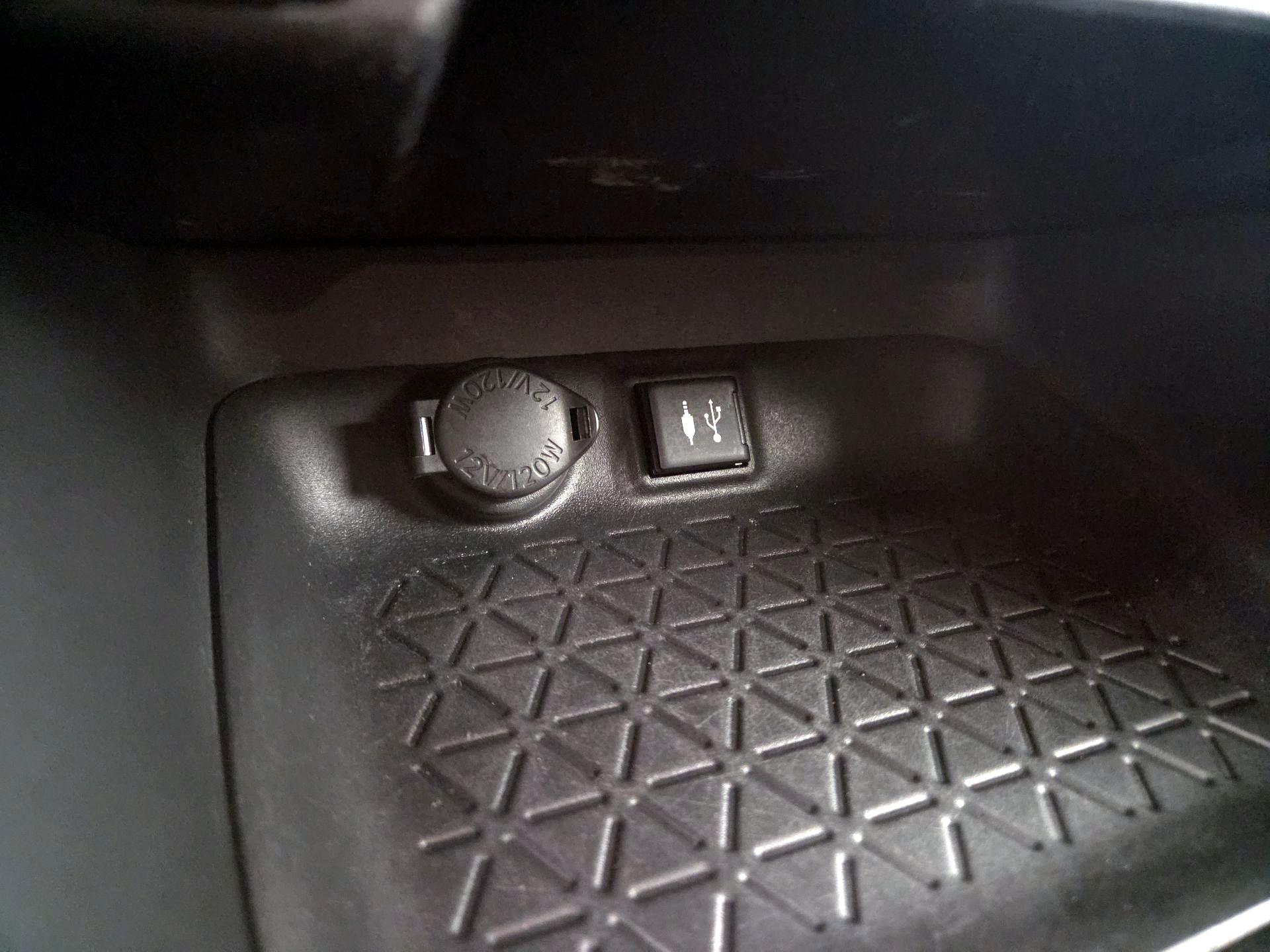 Thumbnail: 2019 Toyota RAV4 - 18